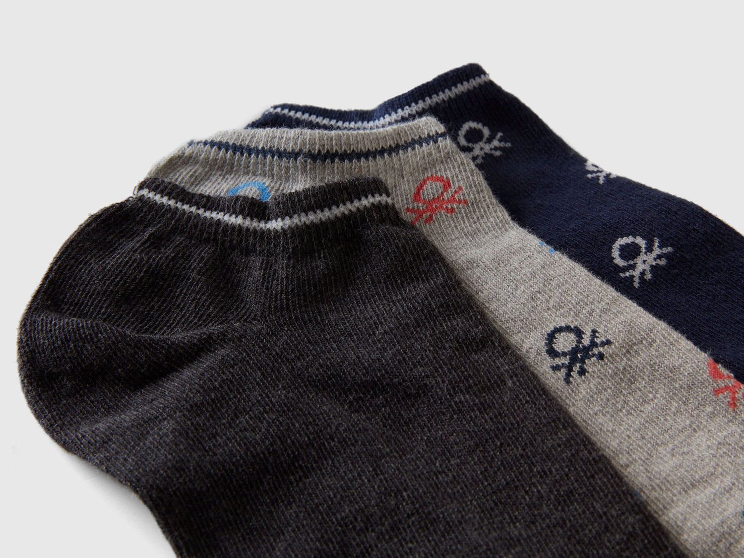 Three Pairs Of Short Socks With Logo_6AO32701N_909_02