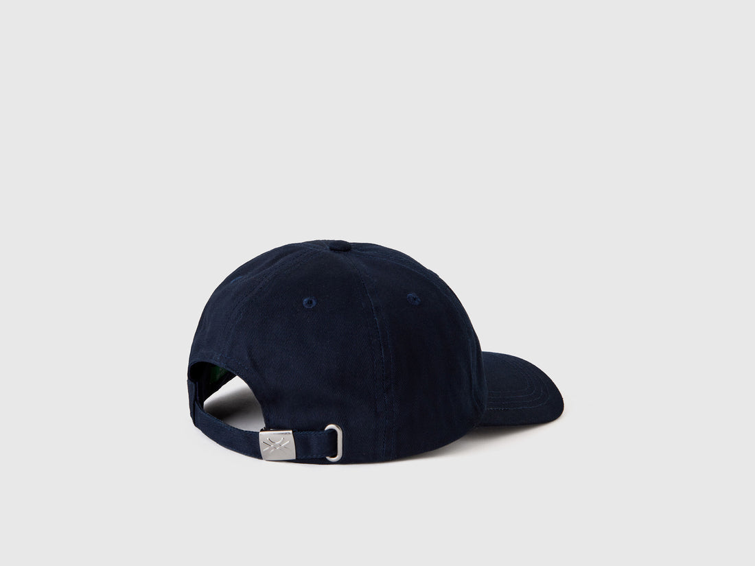 Cap In Dark Blue With Embroidered Logo