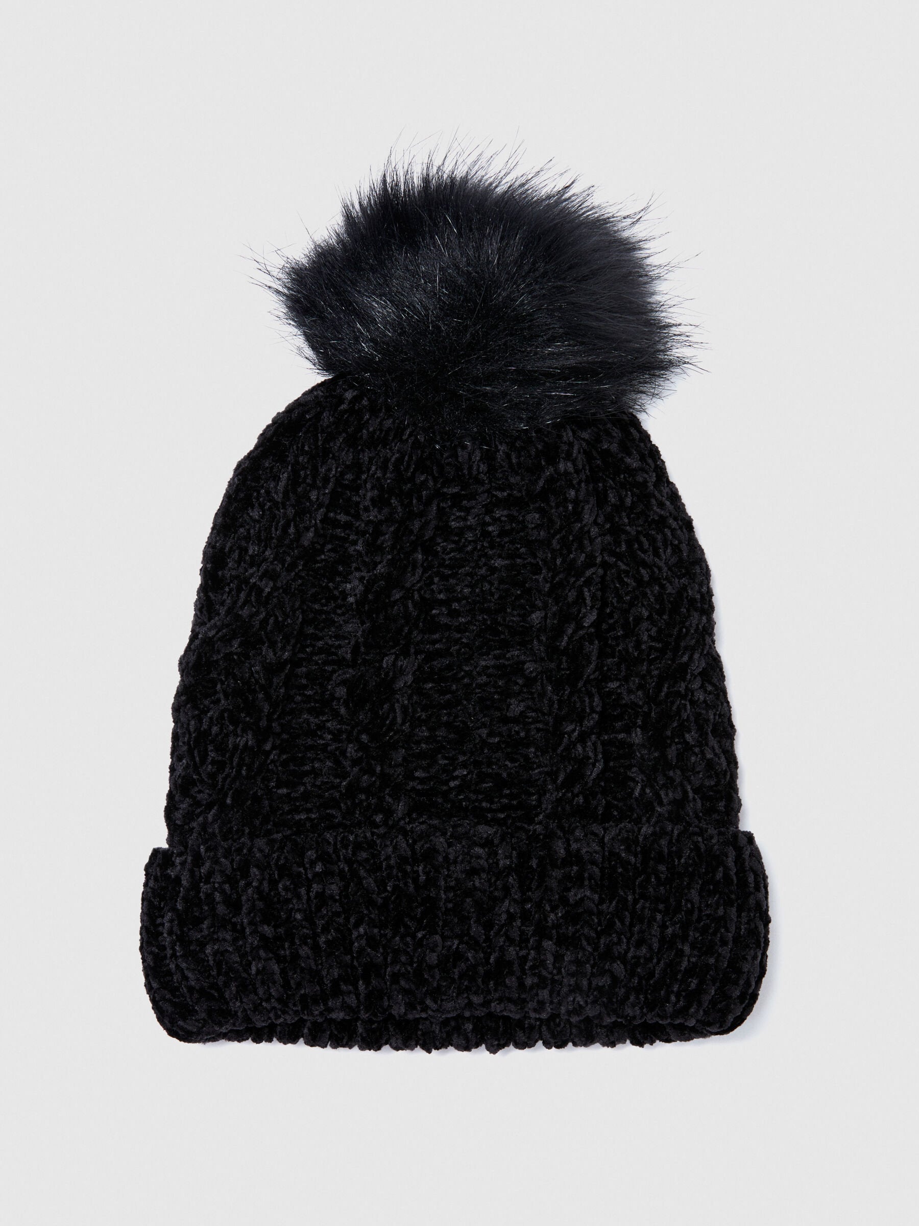 Chenille Hat With Pom Pom_6T48YA009_700_01