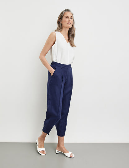 7/8-Length Trousers With A Waist Pleat