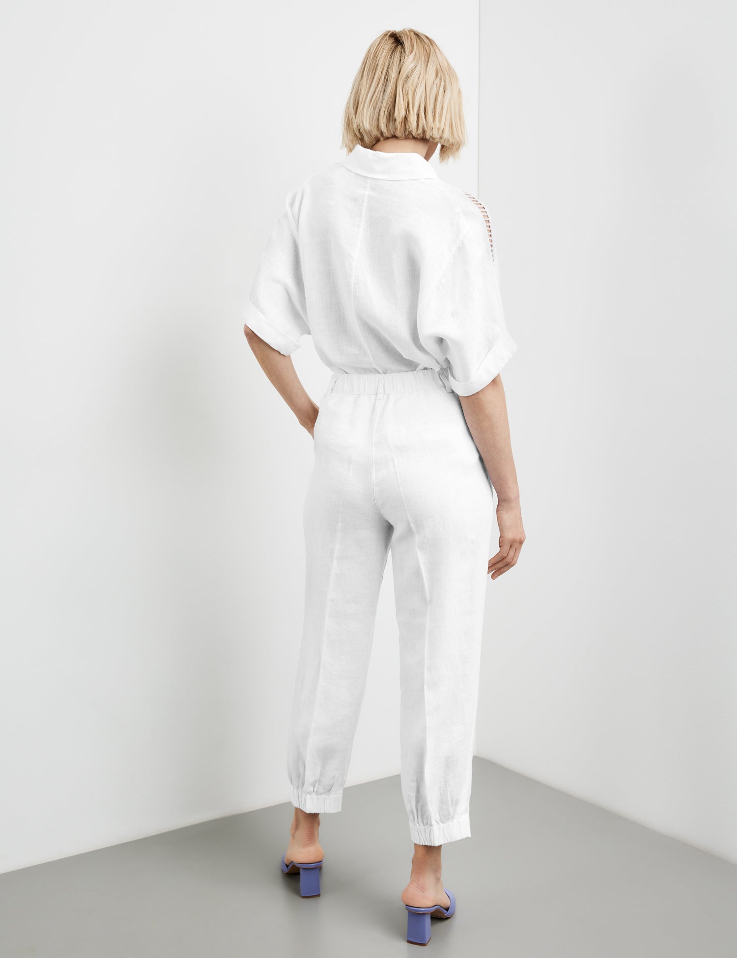 7/8-Length Trousers With A Waist Pleat