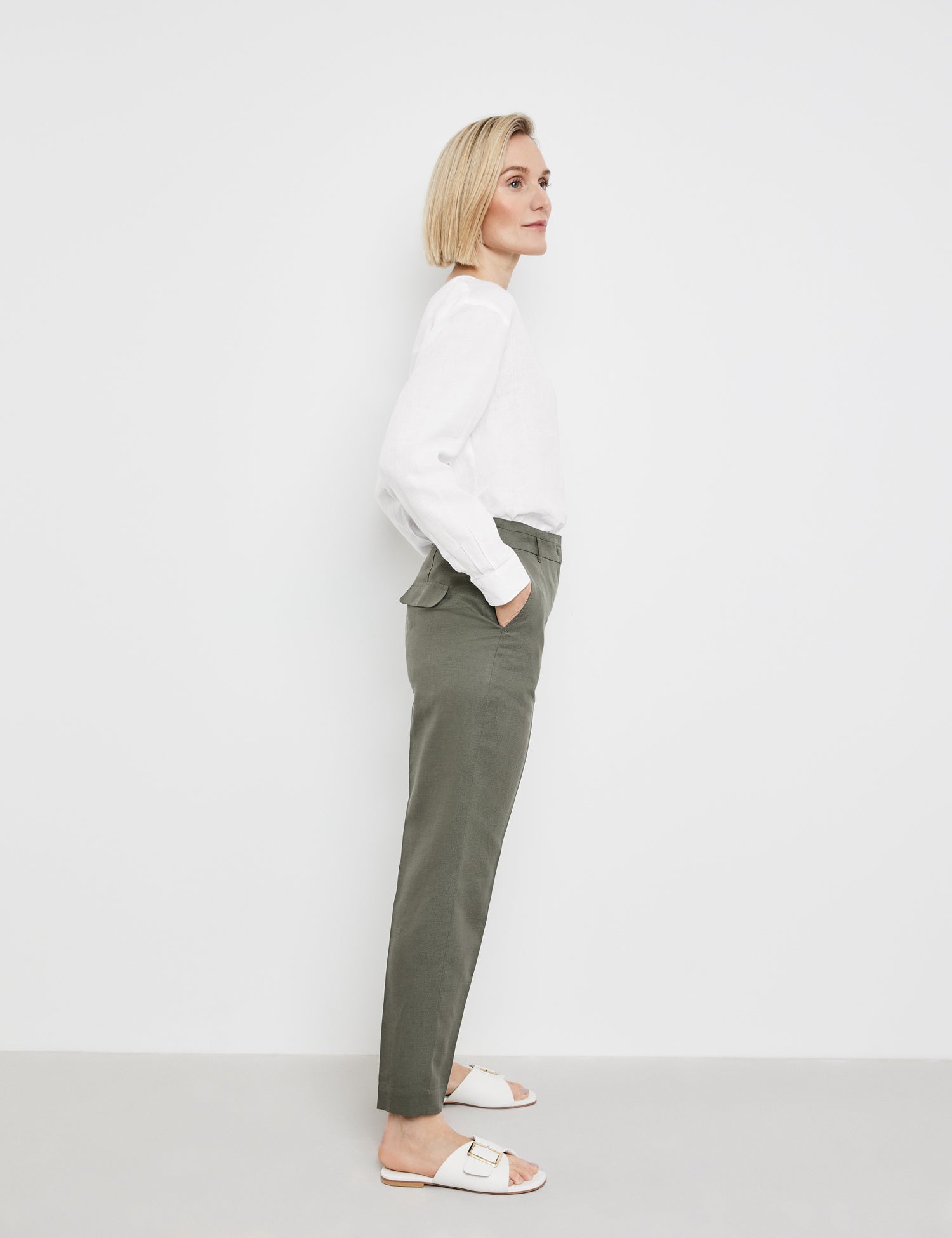 7/8-Length Trousers With Pressed Pleats