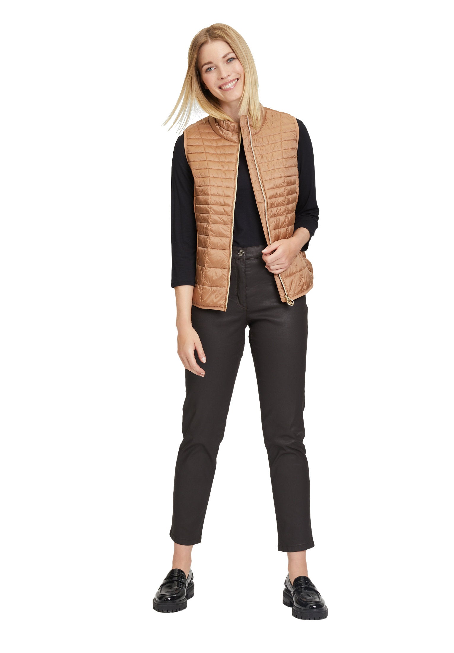 Sleeveless Puffer Vest_7195-1902_7030_05