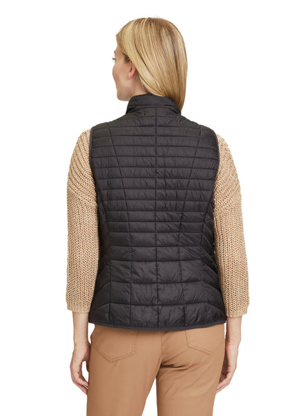 Sleeveless Puffer Vest_7195-1902_9045_04