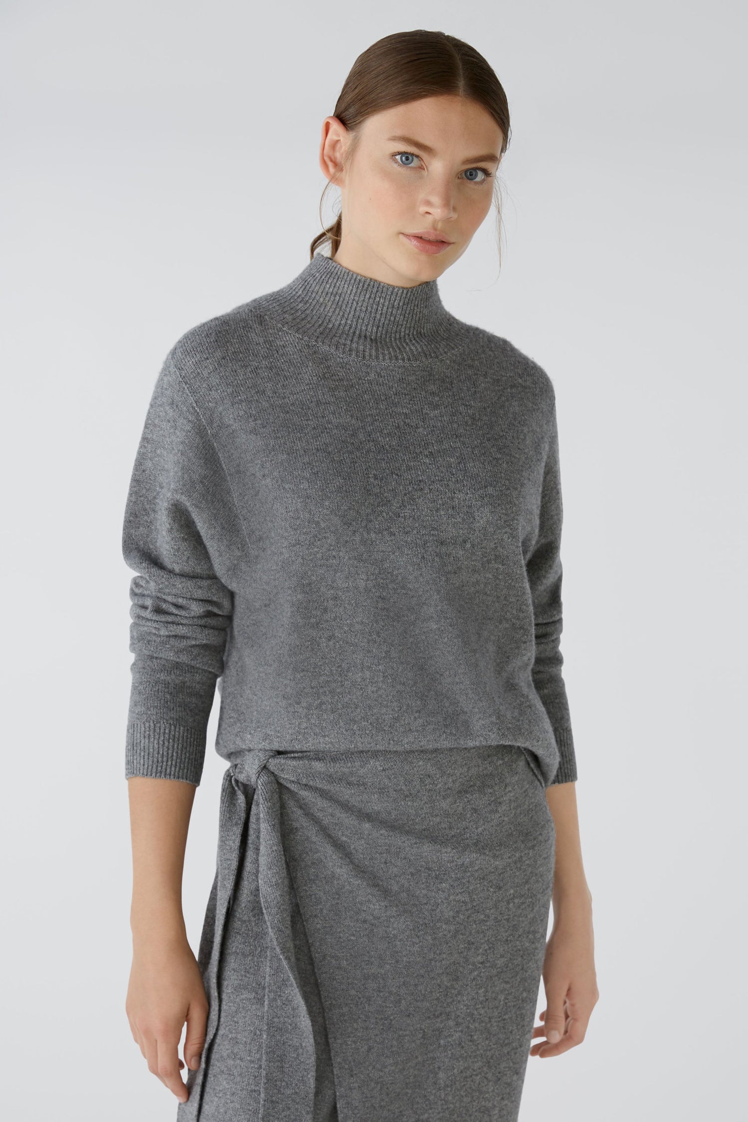 Grey Mockneck Pullover_79985_9559_04