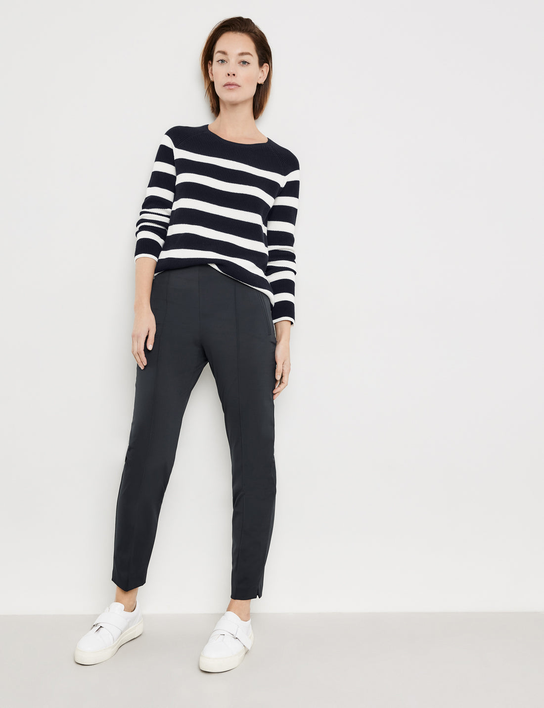 7/8-Length Stretch Trousers With Zip Pockets