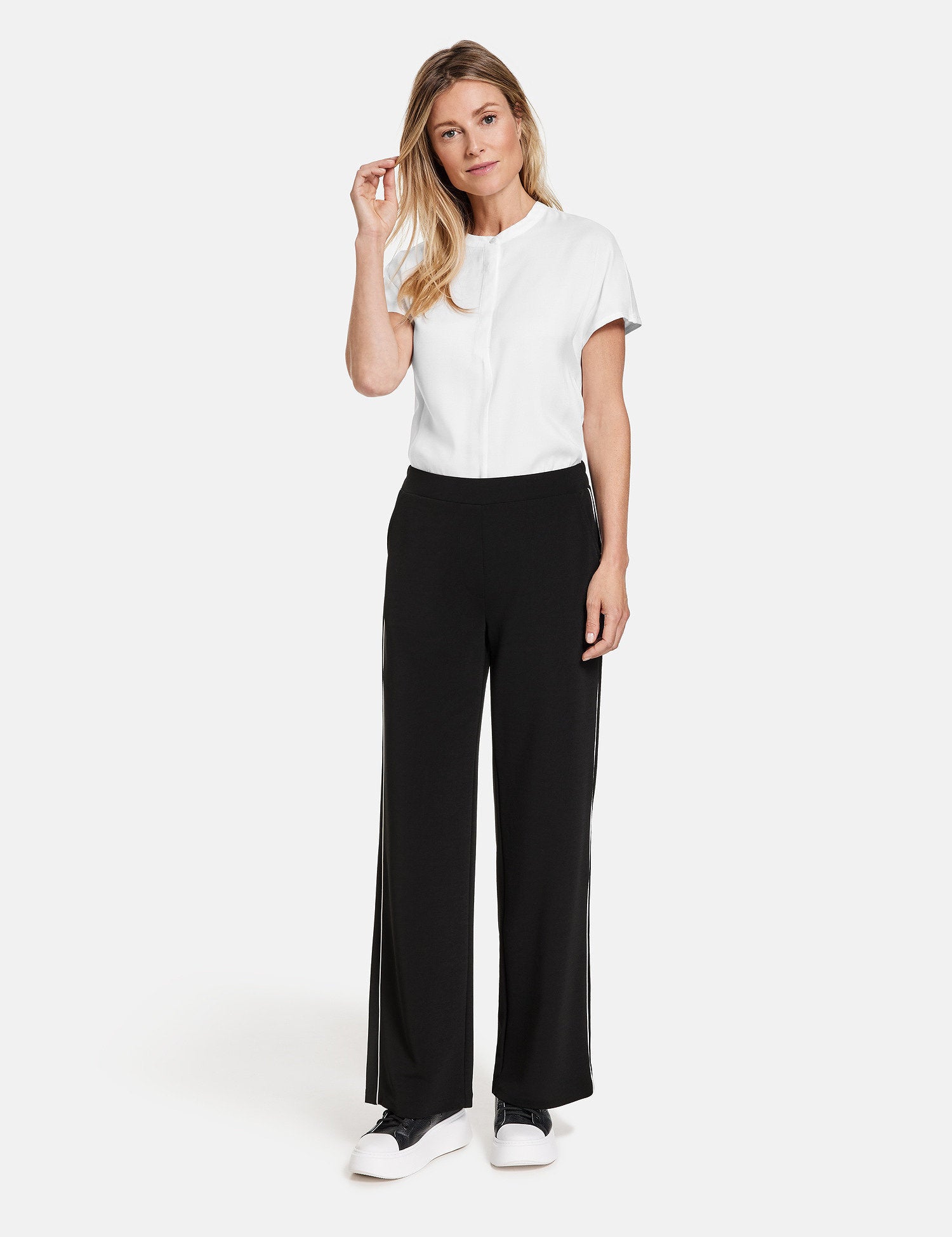 Slip-On Trousers With Side Piping_925009-35031_11000_07