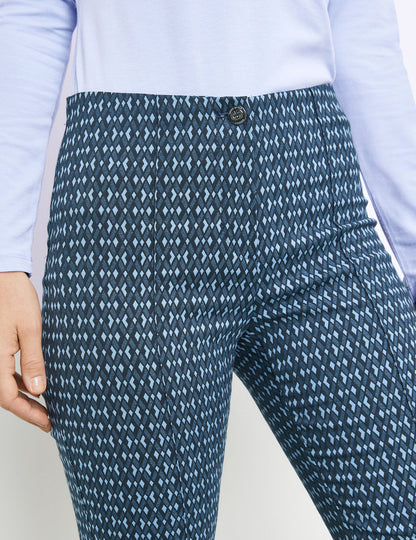 Patterned 7/8-Length Trousers In A Slim Fit_925029-66650_8080_04