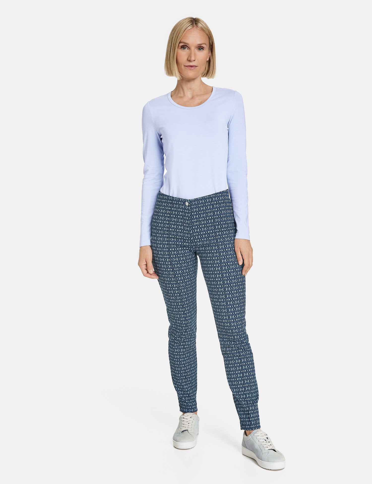 Patterned 7/8-Length Trousers In A Slim Fit_925029-66650_8080_07