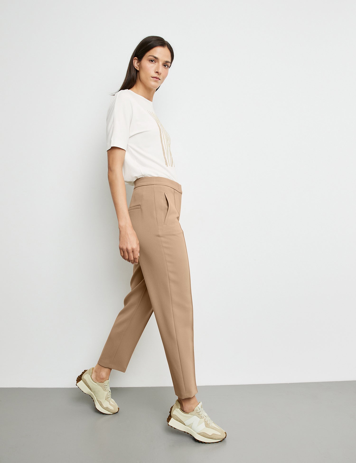 Elegant 7/8-Length Stretch Trousers_05