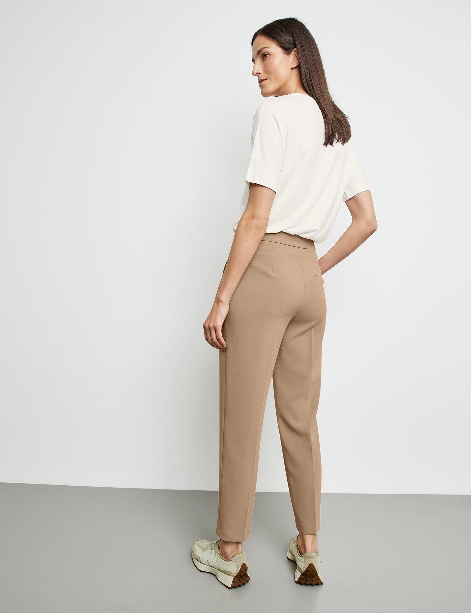 Elegant 7/8-Length Stretch Trousers_06