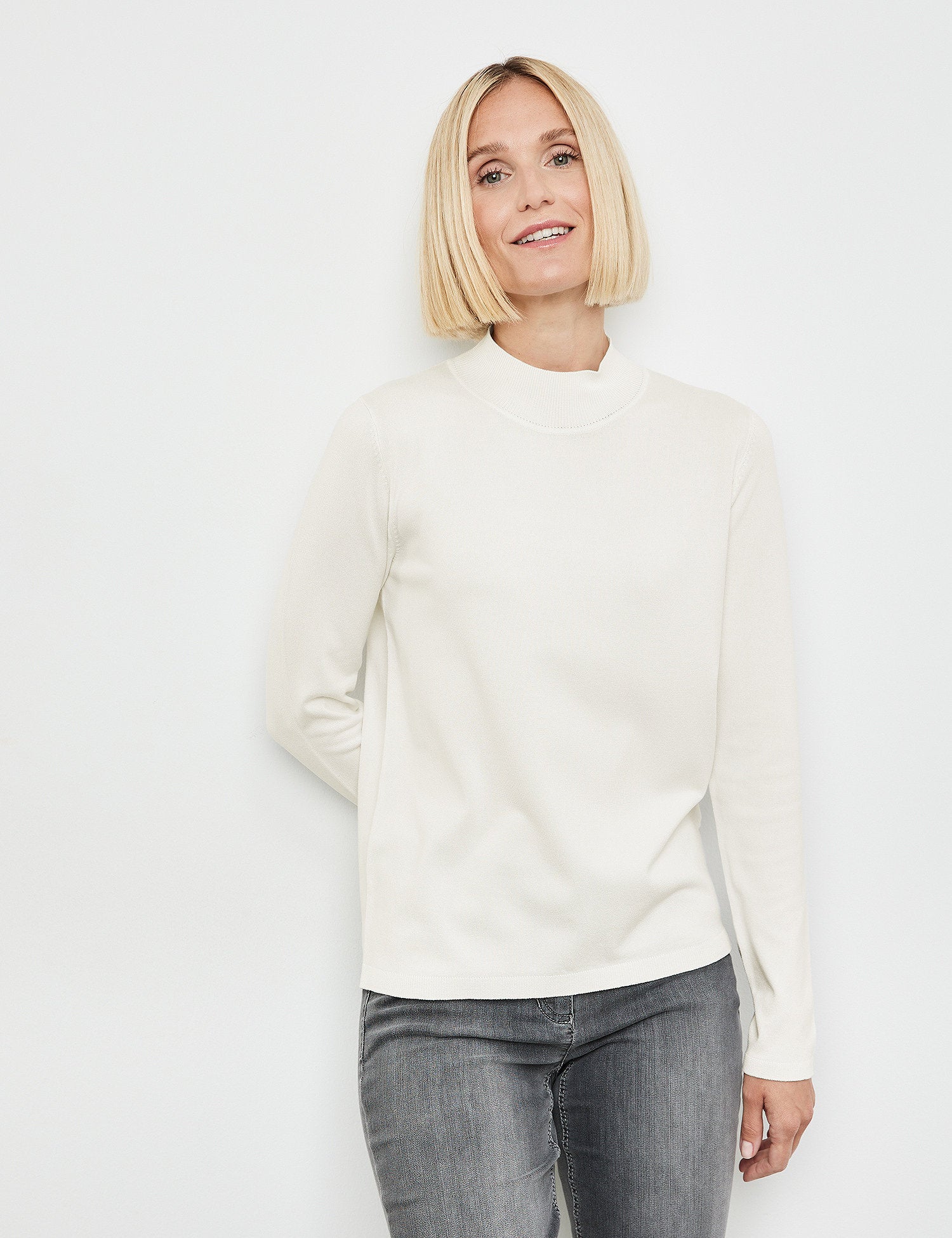 Fine Knit Jumper With A Turtleneck_978026-35700_99700_01