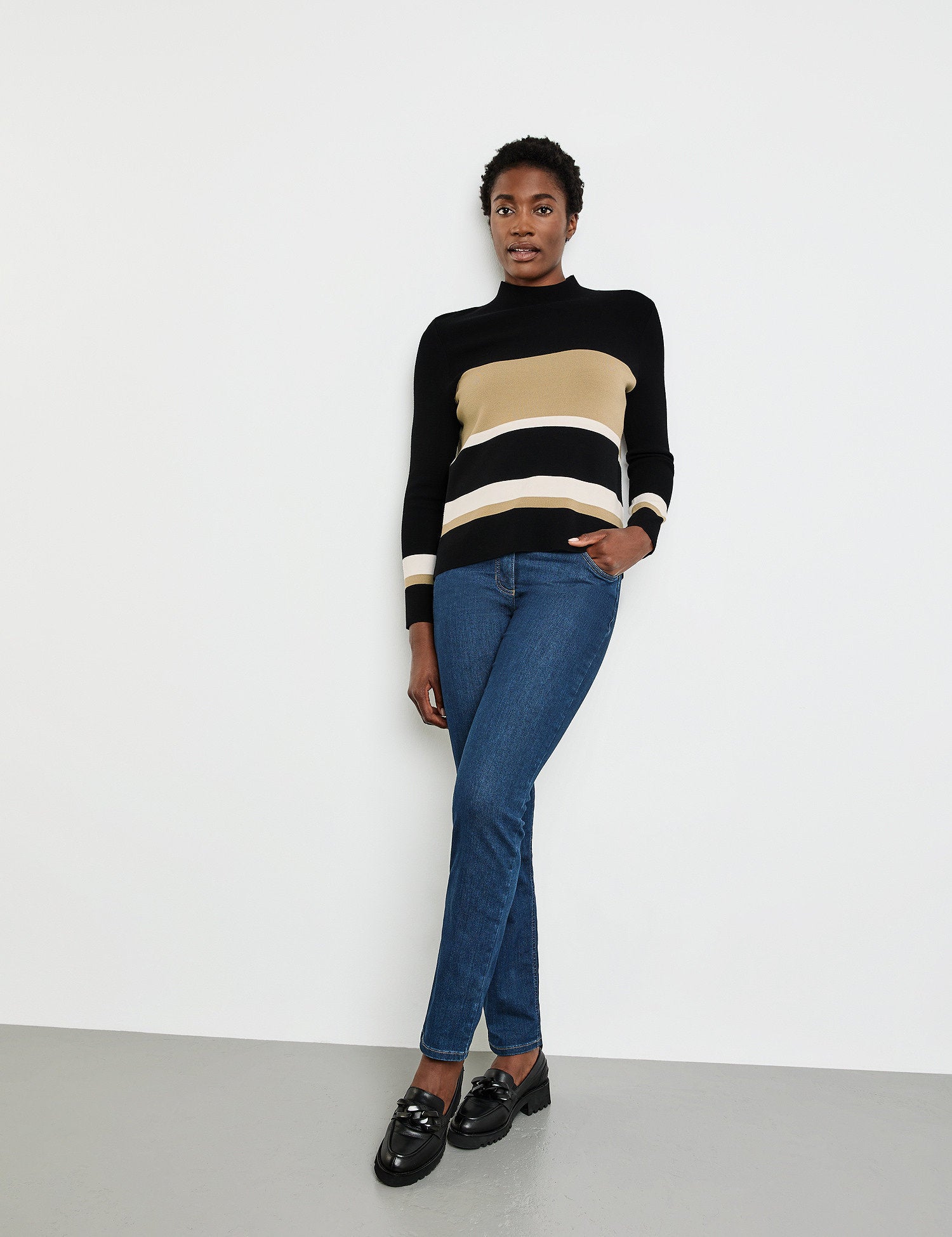 Fine Knit Jumper With A Turtleneck_978029-35701_1097_05