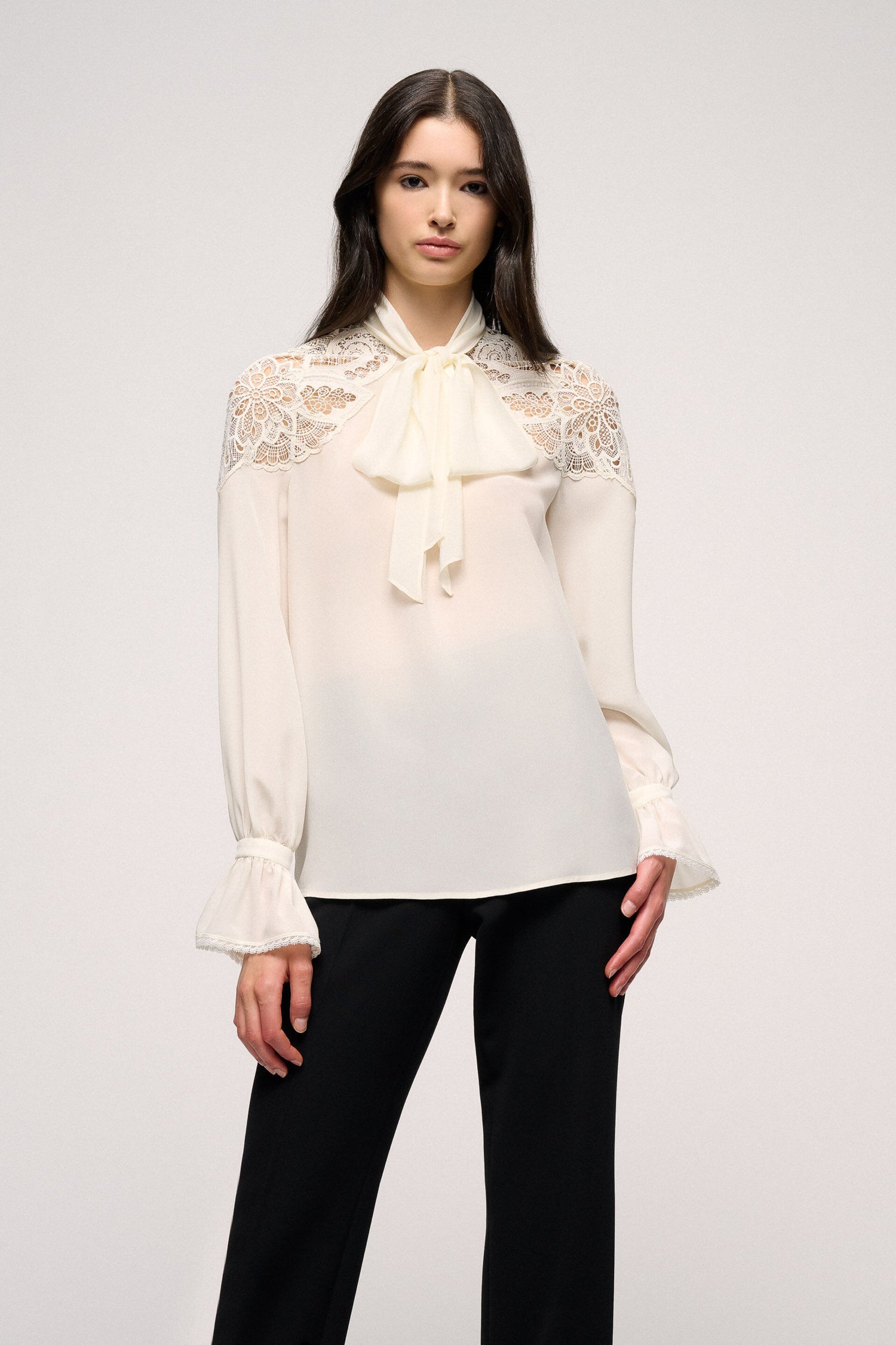 Buona Lace Blouse_BUONA_0204_01