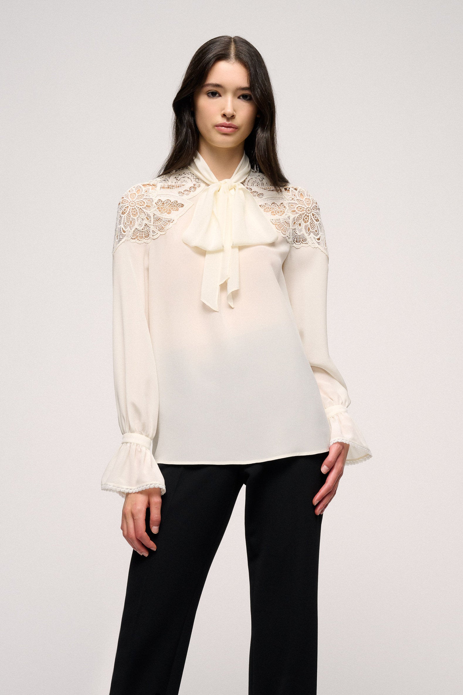 Buona Lace Blouse_BUONA_0204_01
