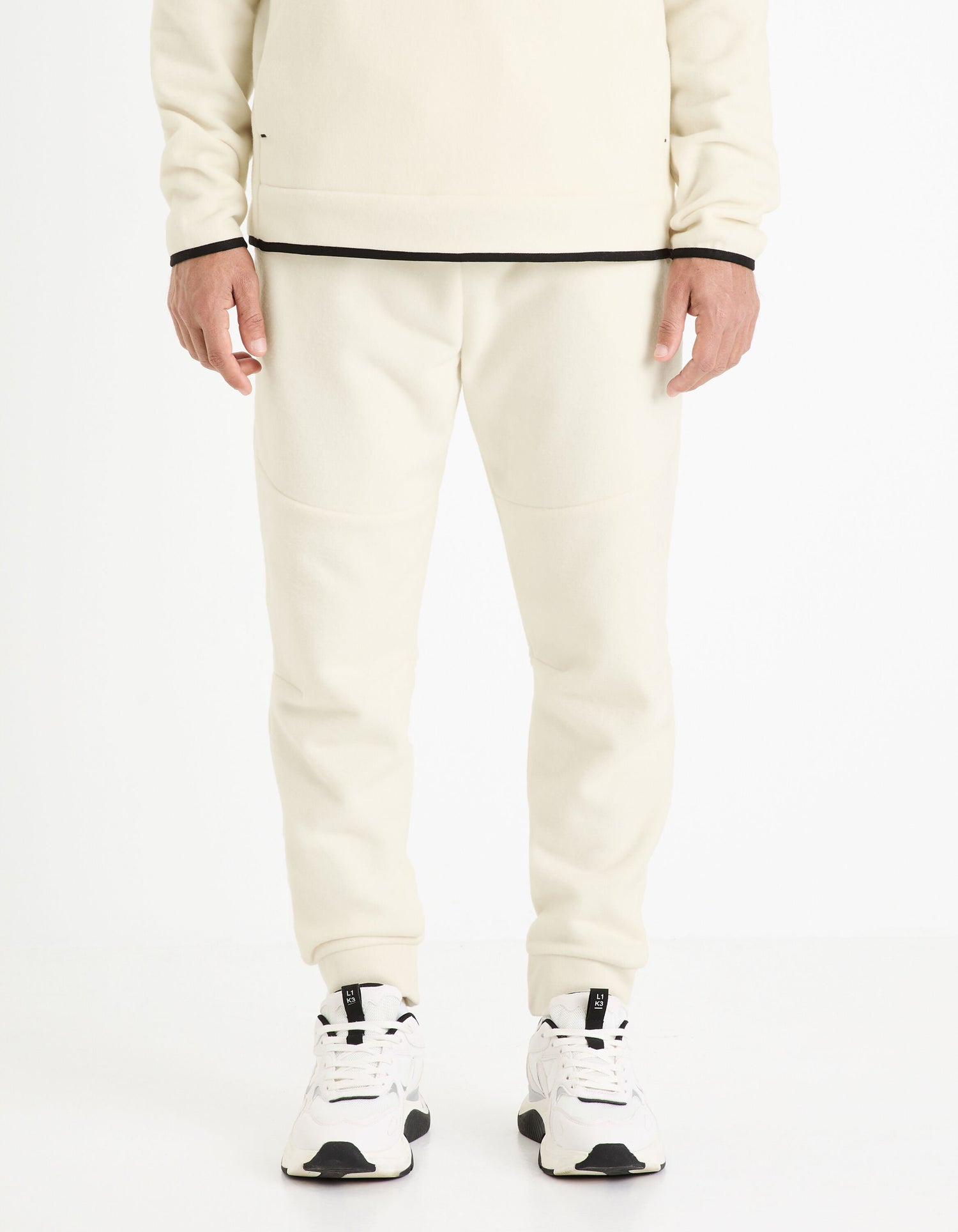 Fleece Joggers_FOCOLDYOKE_ECRU_03