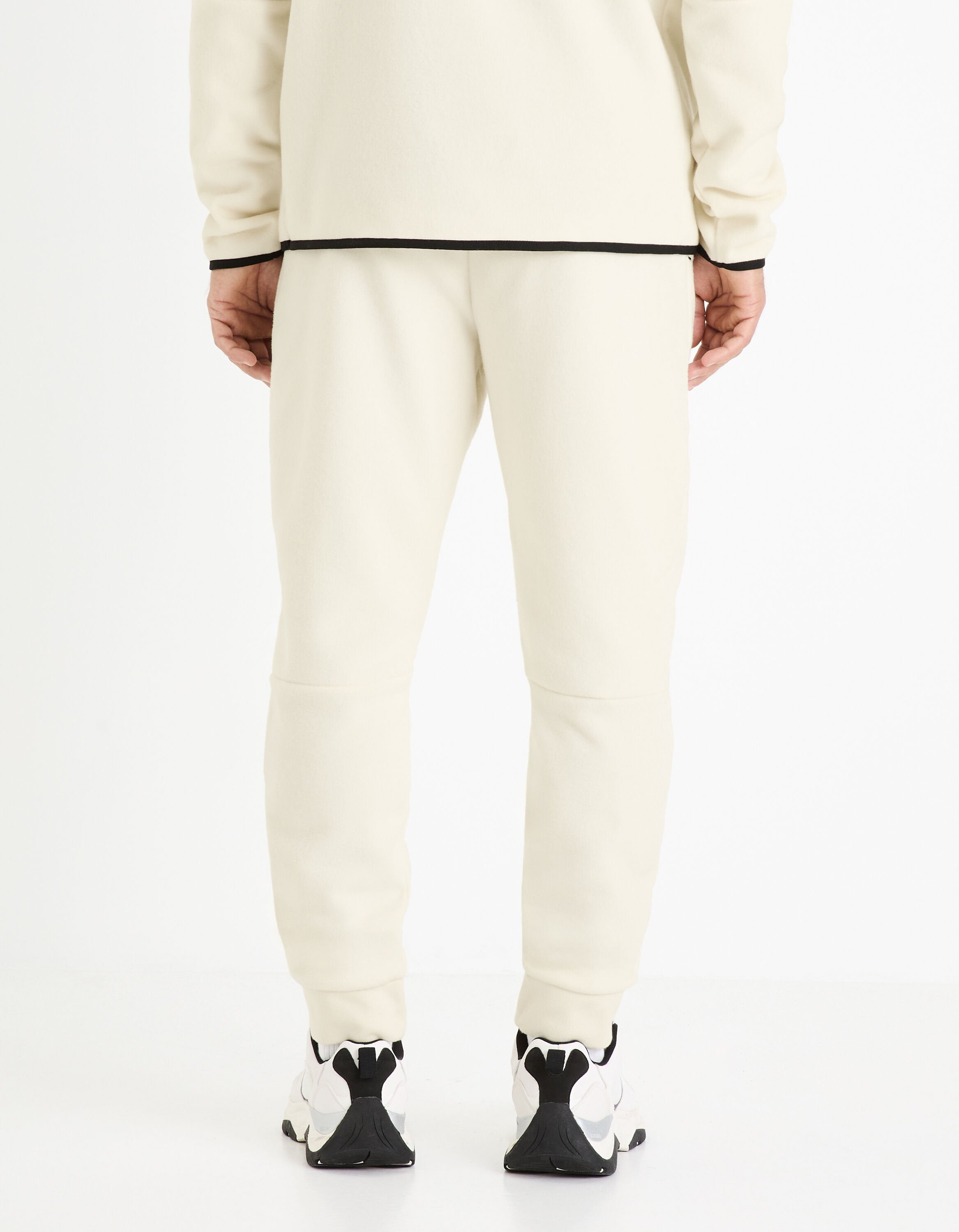 Fleece Joggers_FOCOLDYOKE_ECRU_04