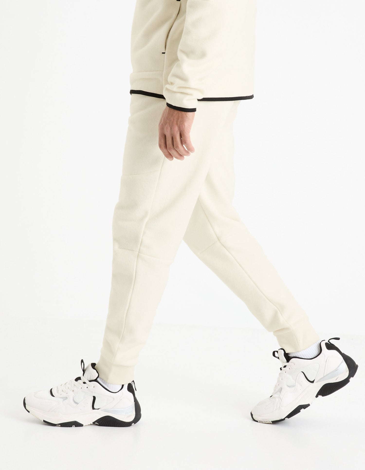 Fleece Joggers_FOCOLDYOKE_ECRU_05