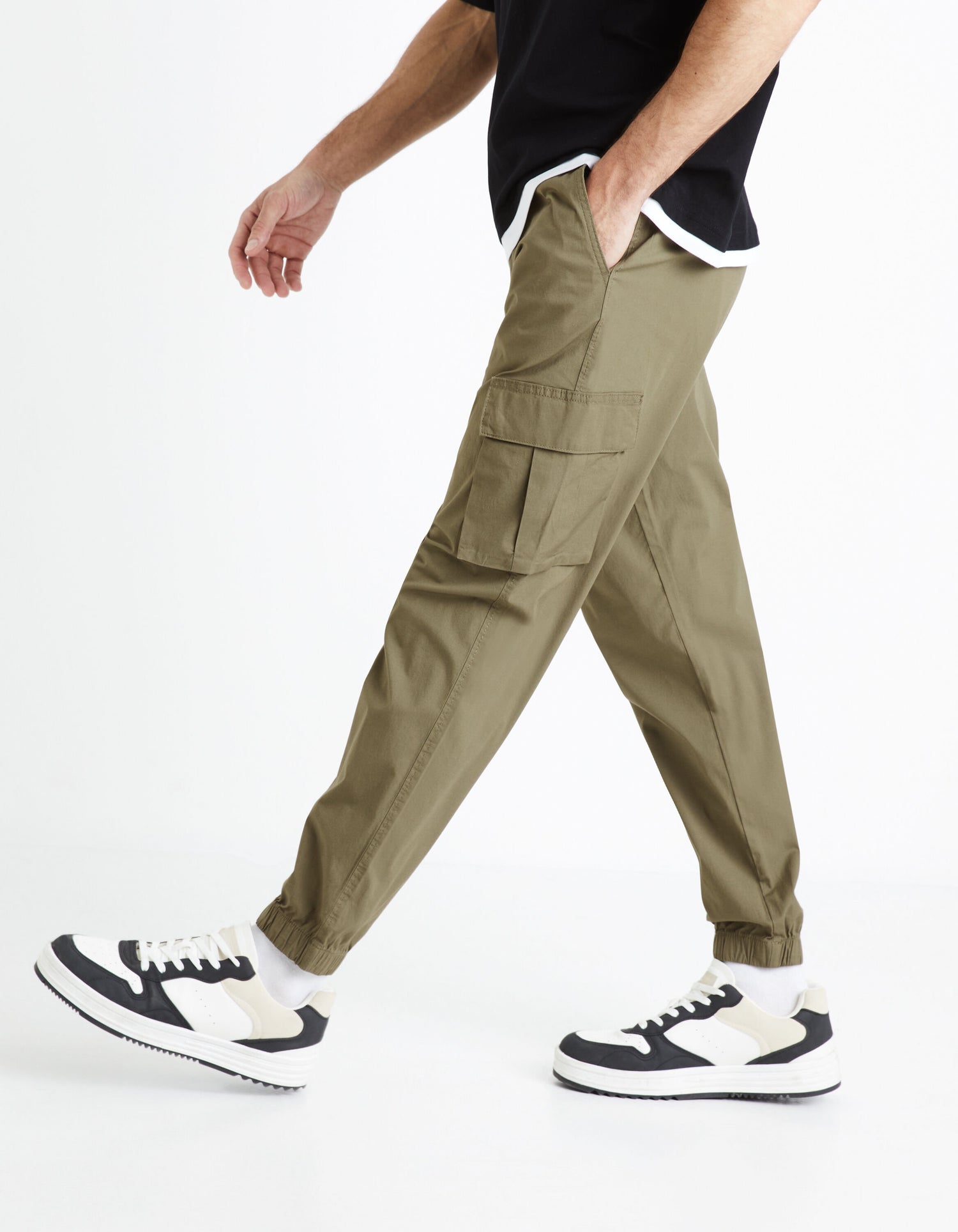 Cargo Jogging Pants_FOEDEN_KHAKI_05