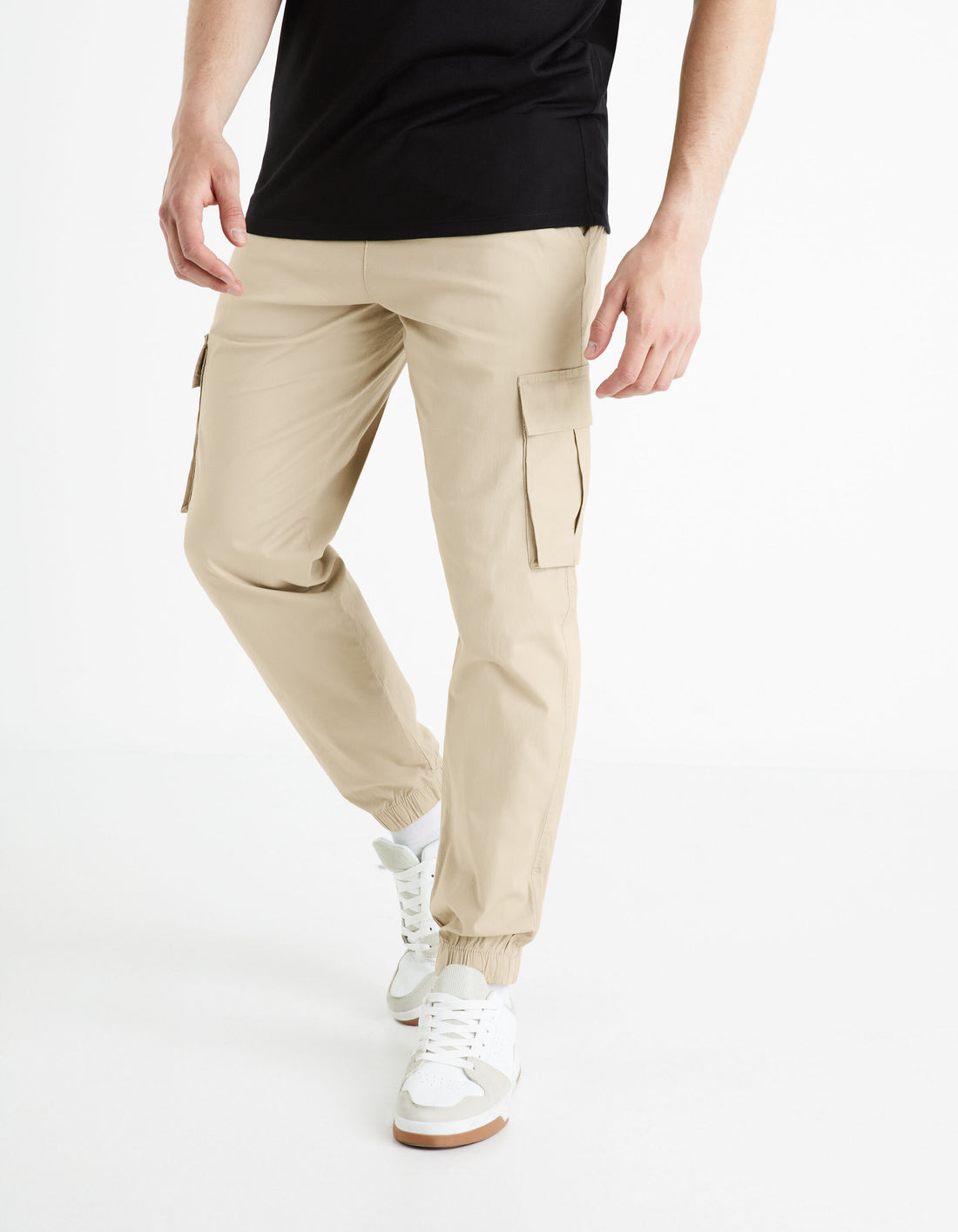 Cargo Jogging Pants_FOEDEN_TAUPE_01