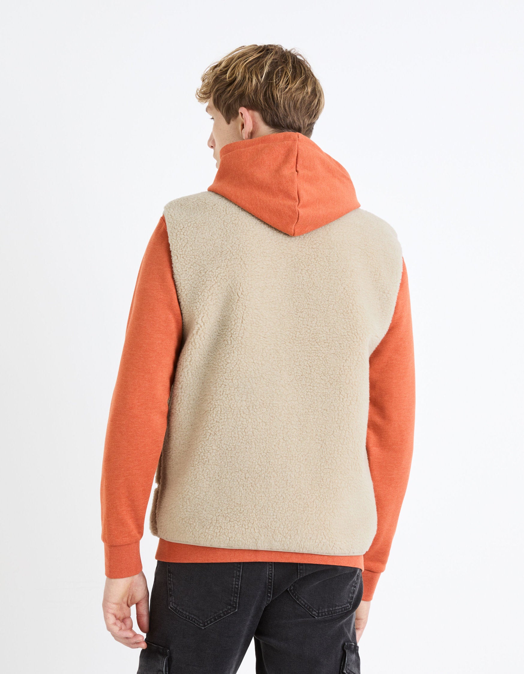 Sleeveless Sherpa Jacket_FUCURLESS_NATURAL_04