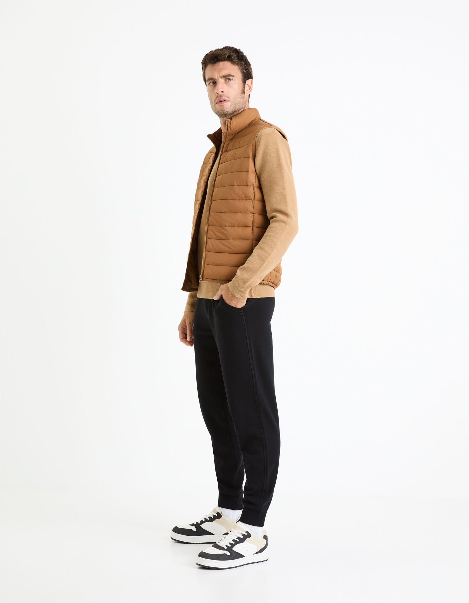 Light Sleeveless Down Jacket_FULOCK_CAMEL_02