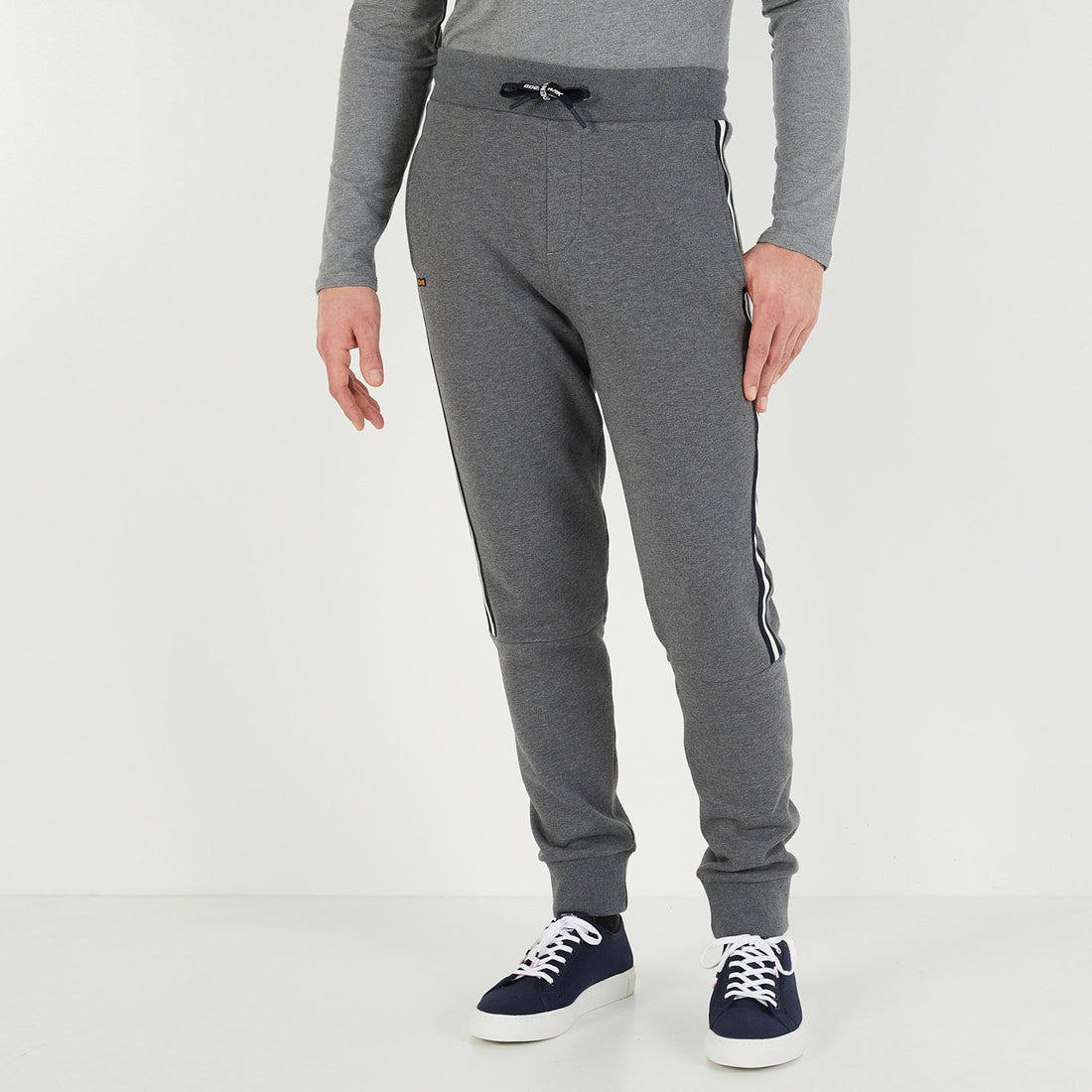 Dark Grey Jogging Bottoms With Contrasting Lateral Stripes_H23MAIJO0006_GRF_01