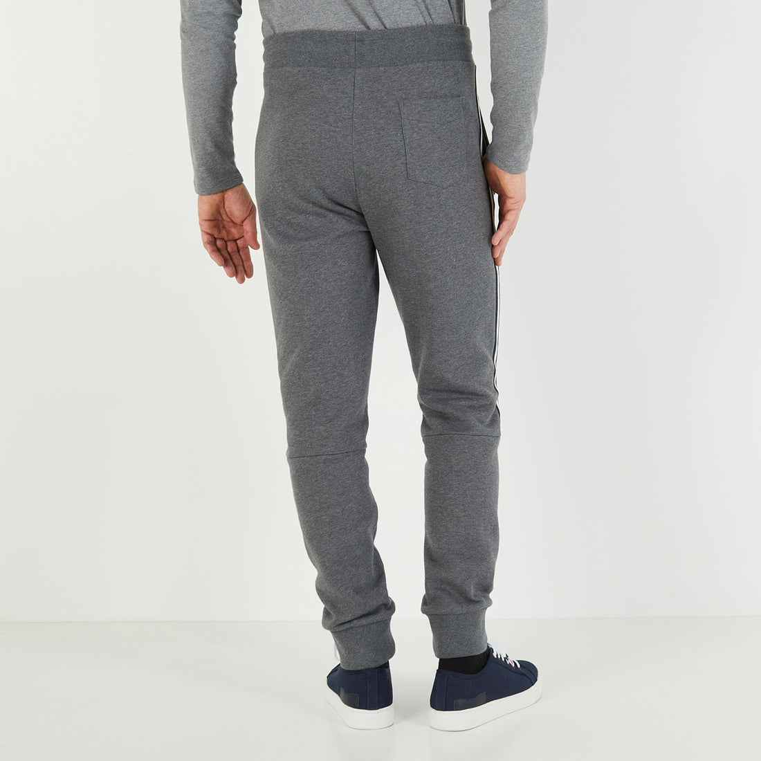Dark Grey Jogging Bottoms With Contrasting Lateral Stripes_H23MAIJO0006_GRF_02