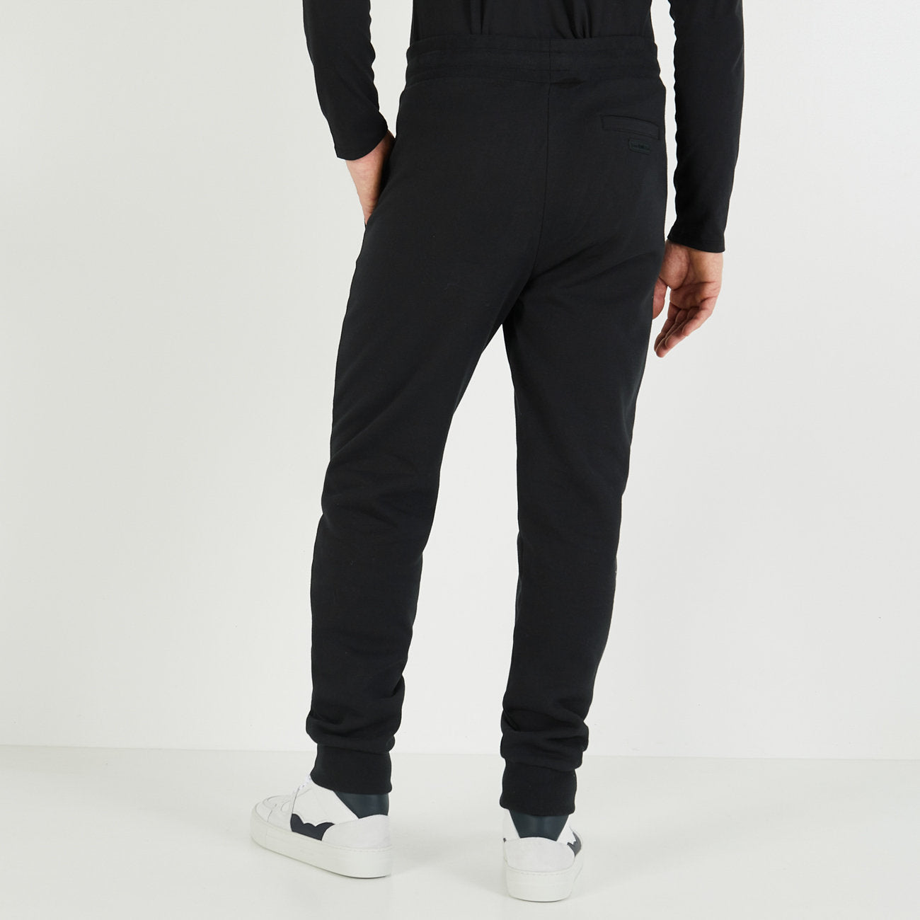 Plain Black Jogging Bottoms_H23MAIJO0008_NO_02