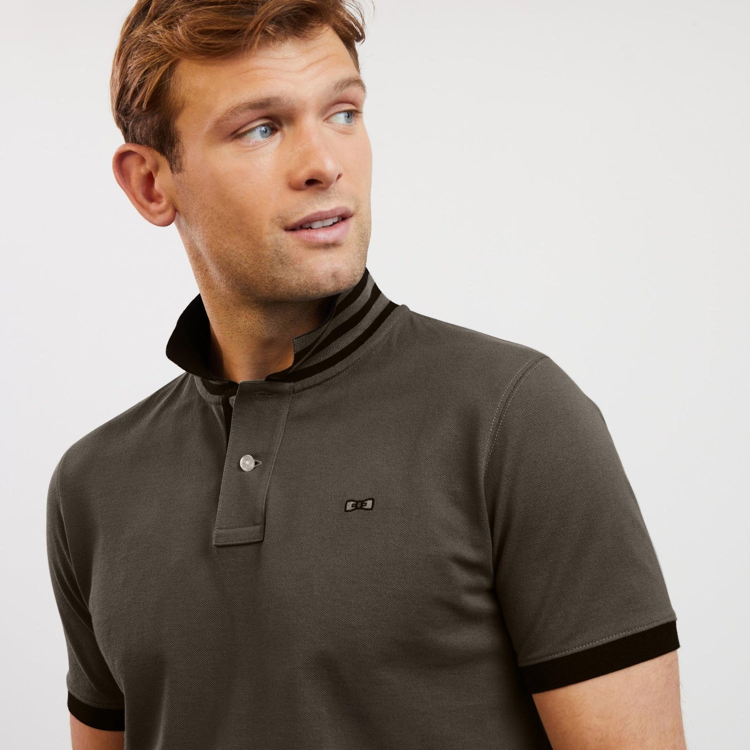 Khaki Short-Sleeved Polo Shirt With Contrasting Detail_H23MAIPC0004_KAF3_06