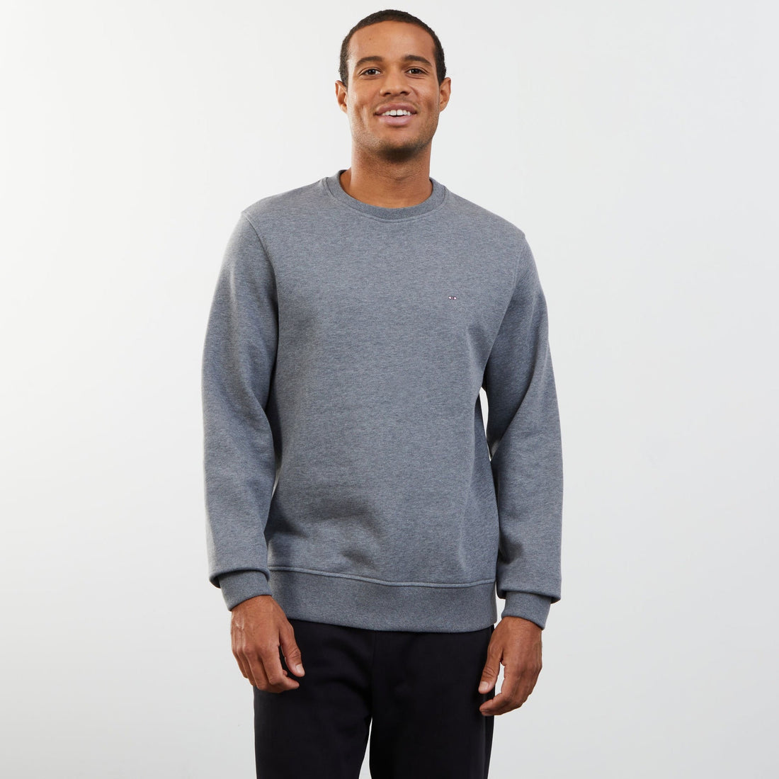Plain Grey Round-Neck Sweatshirt_H23MAISW0069_GRM_01