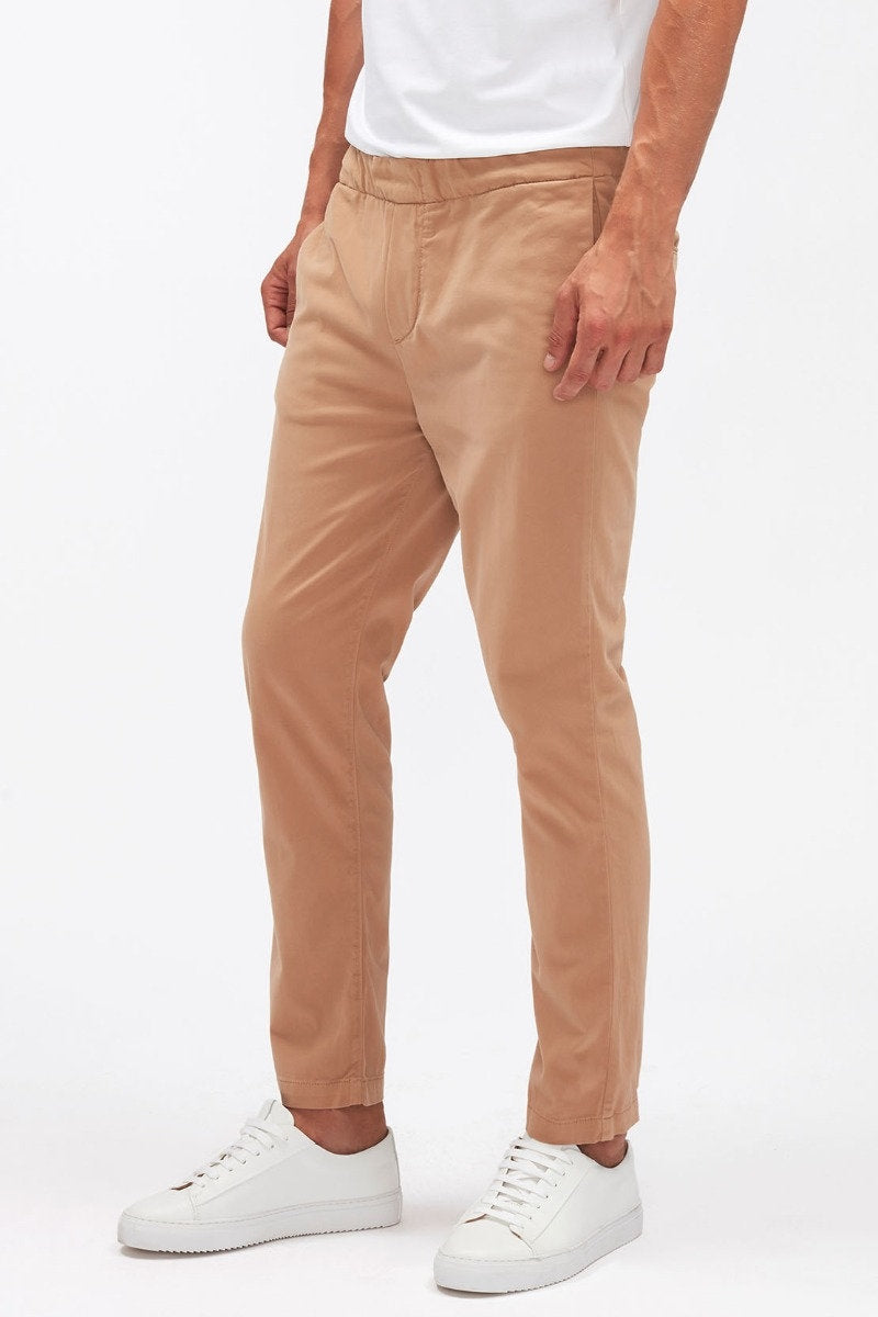 Jogger Chino Luxe Performance Sateen Sandcastle_JSCJB560SN_SN_02