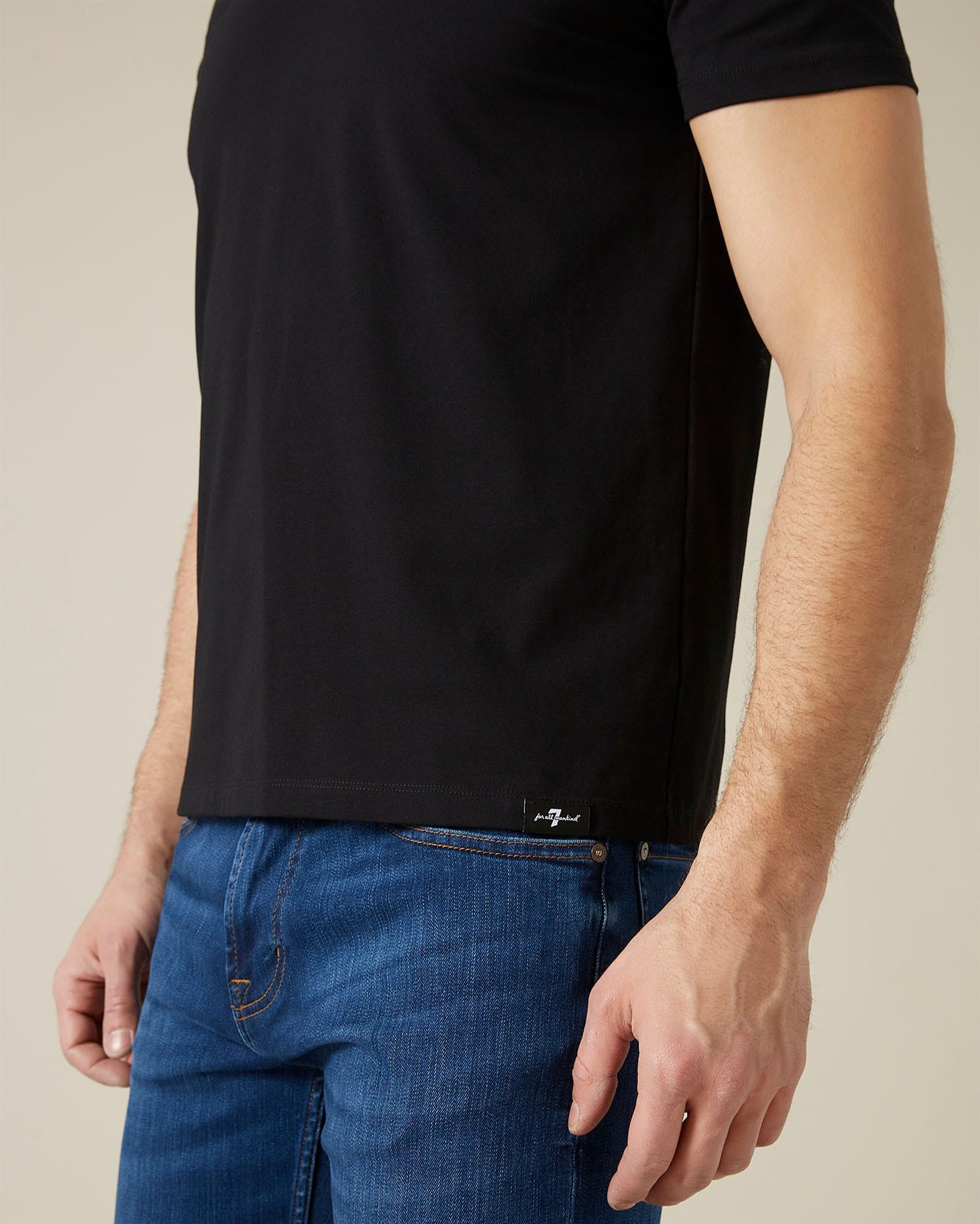 Black V-NECK T-SHIRT Luxe Performance Black