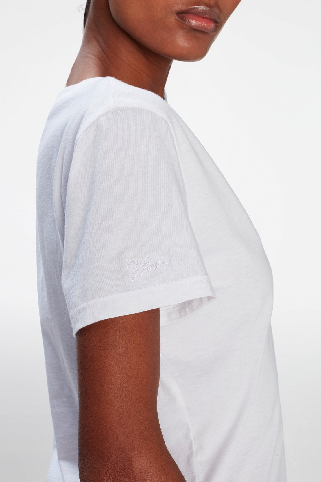 Easy V Neck Cotton Optic White_JSLLI090OP_OP_03