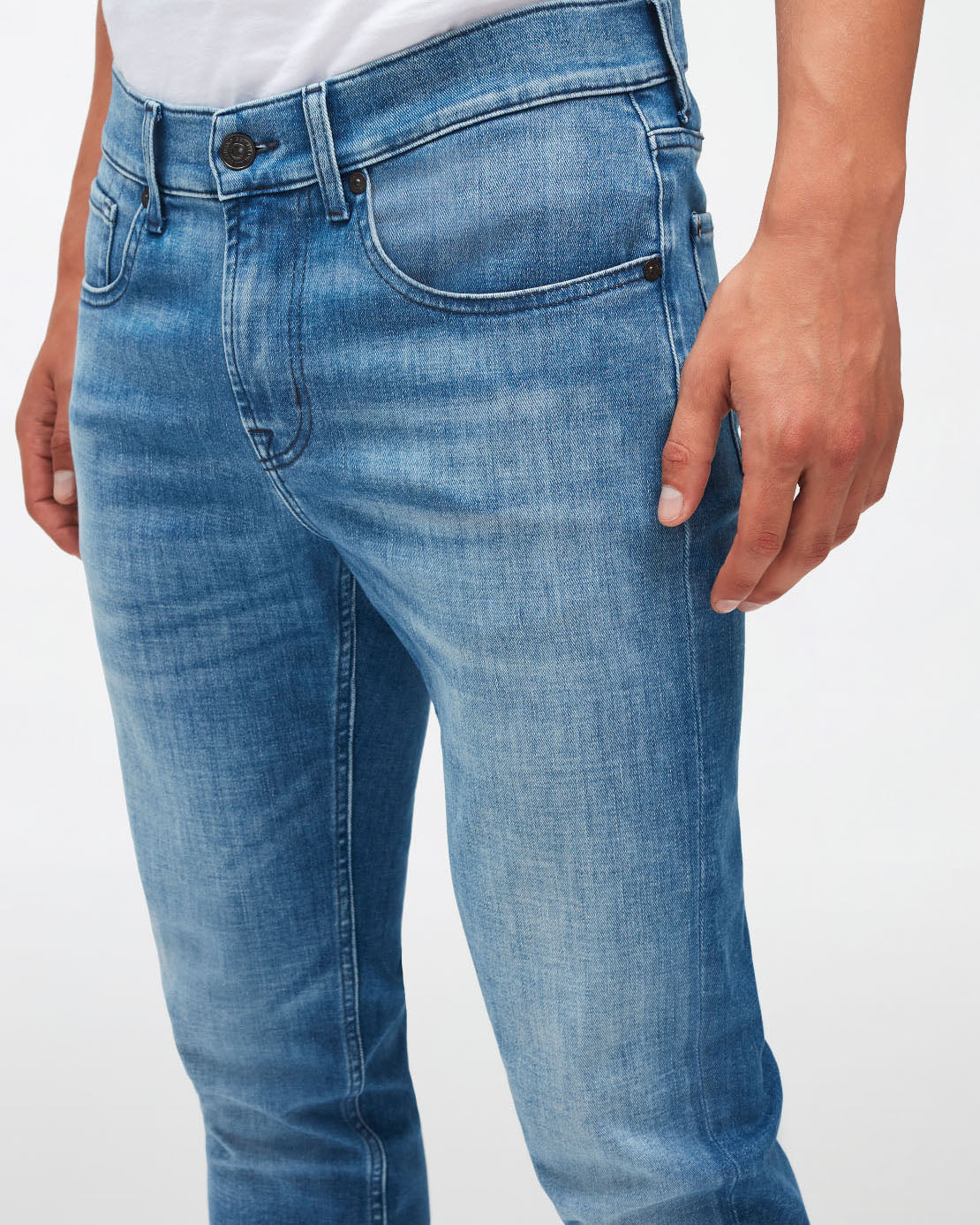 Light Blue Slimmy Tapered Stretch Tek Move Me 7 For All Mankind