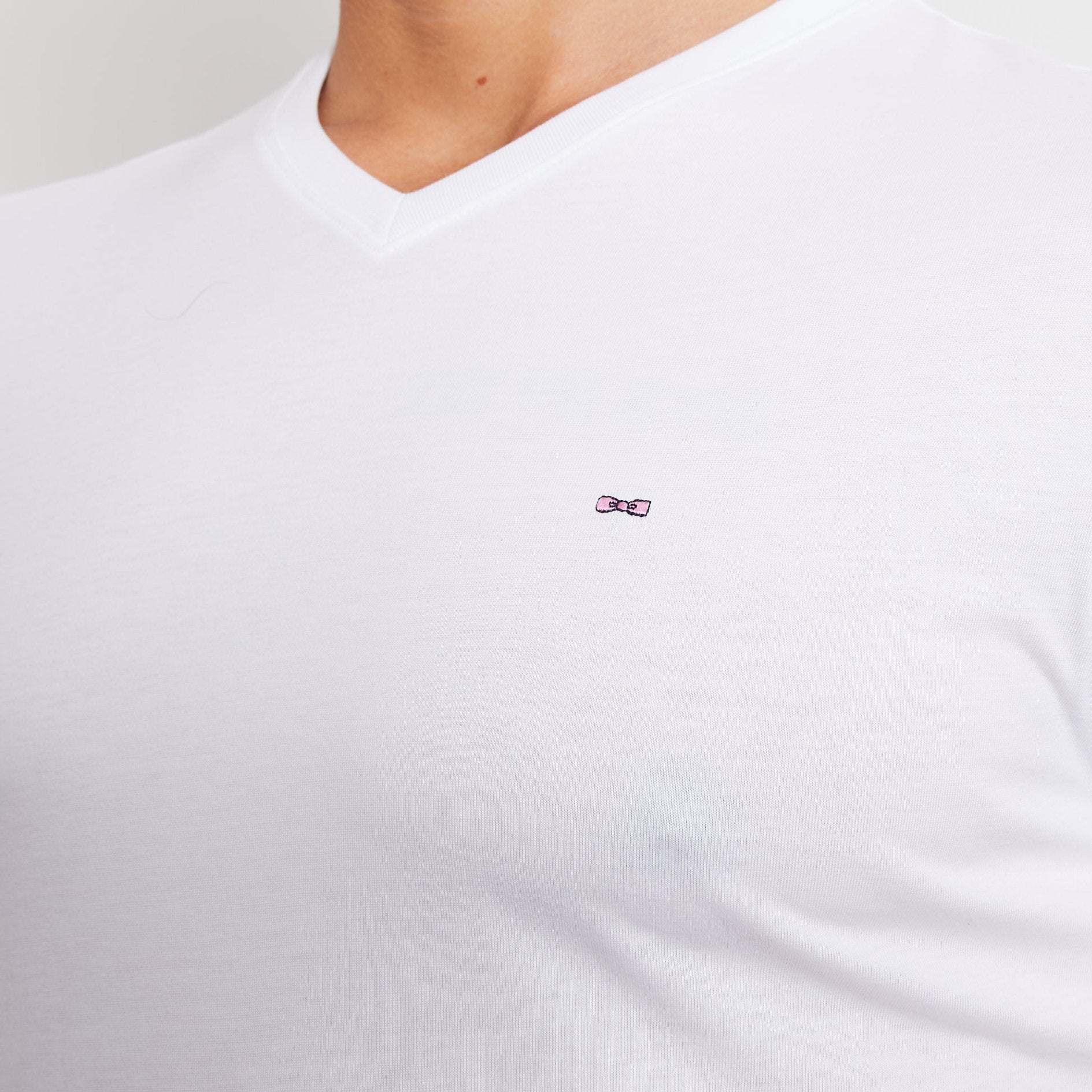 V-Neck White Light Pima Cotton T-Shirt_PPKNITCE0008_BC_07