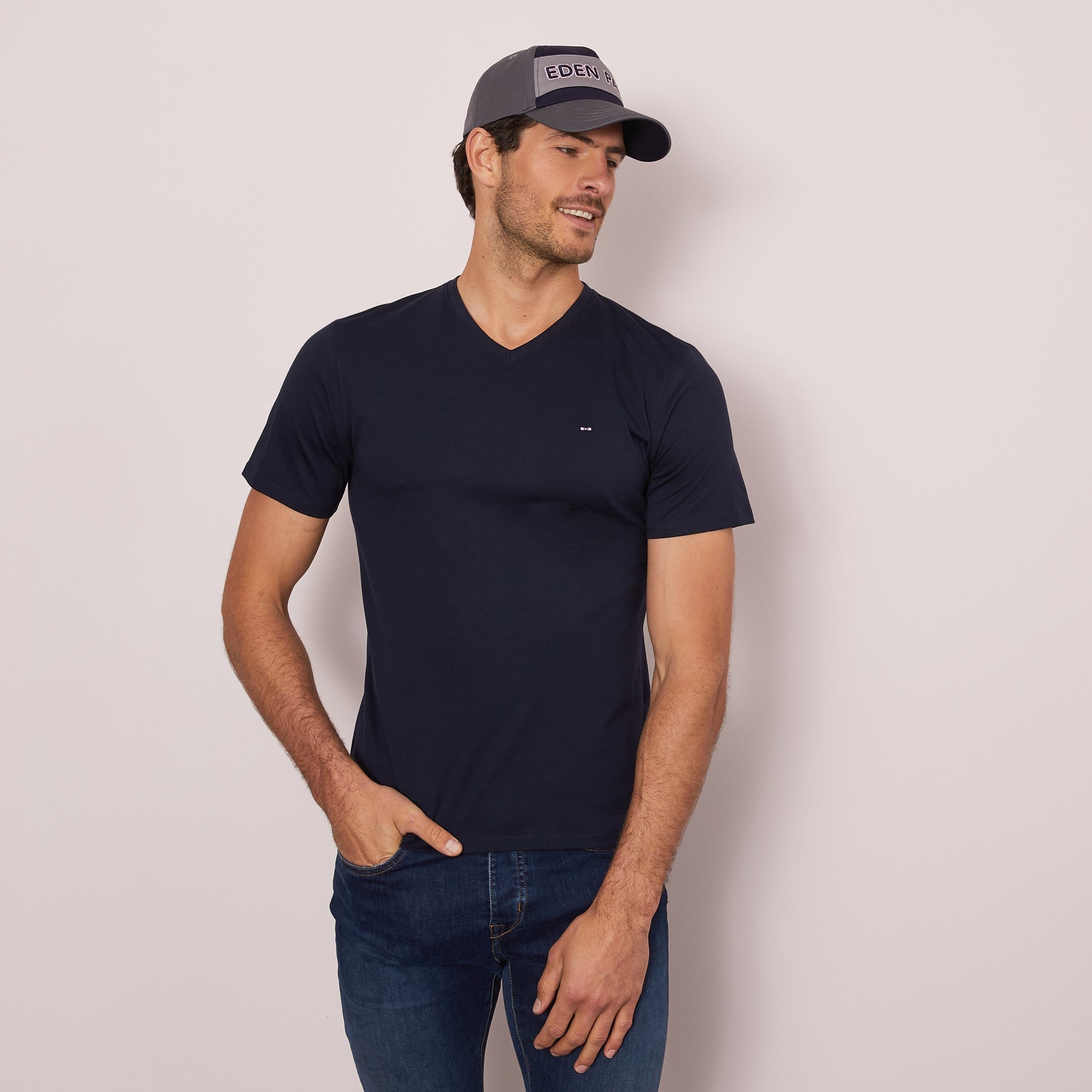 V-Neck Navy Light Pima Cotton T-Shirt_PPKNITCE0008_BLF_03