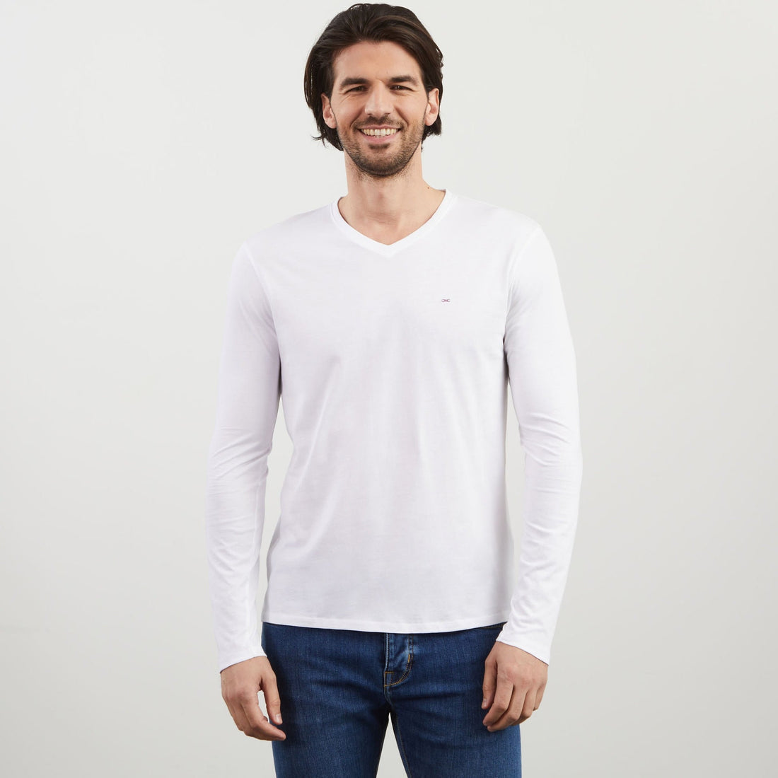 Long Sleeved White V Neck T-Shirt_PPKNITLE0008_BC_01