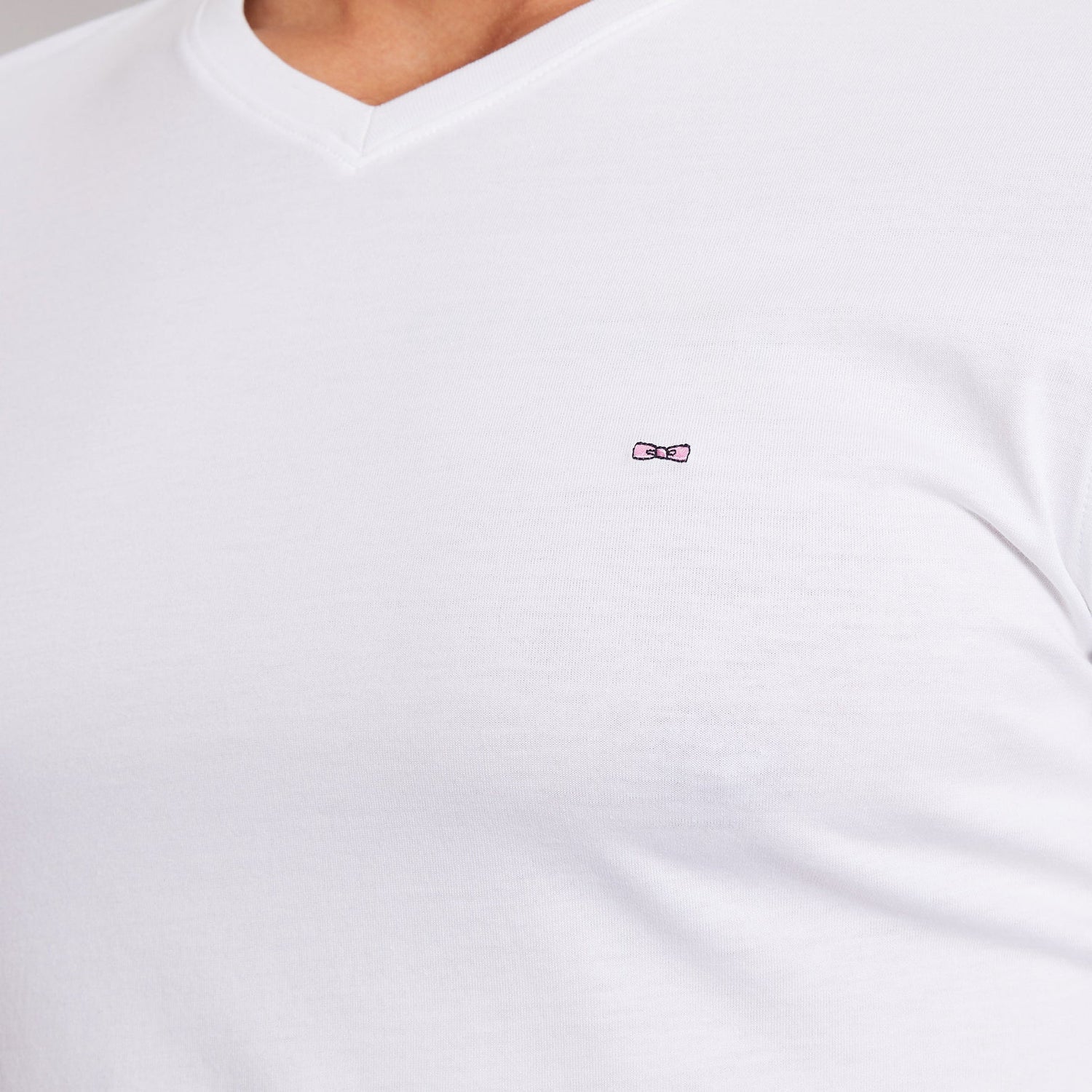 Long Sleeved White V Neck T-Shirt_PPKNITLE0008_BC_04