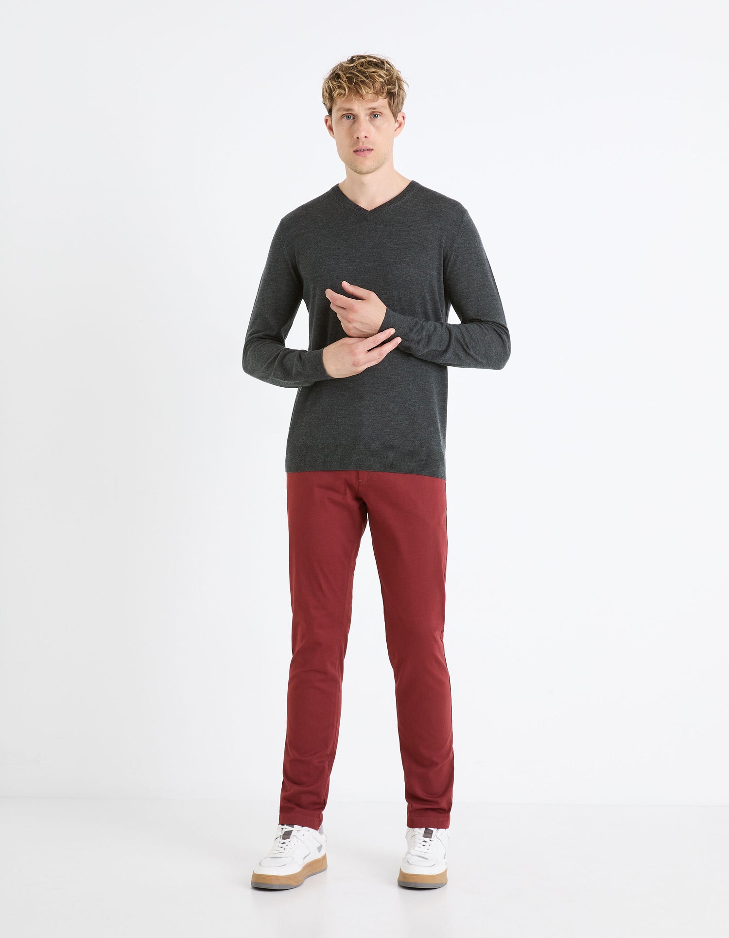 Slim Chino Pants_TOCHARLES_BORDEAUX 02_03