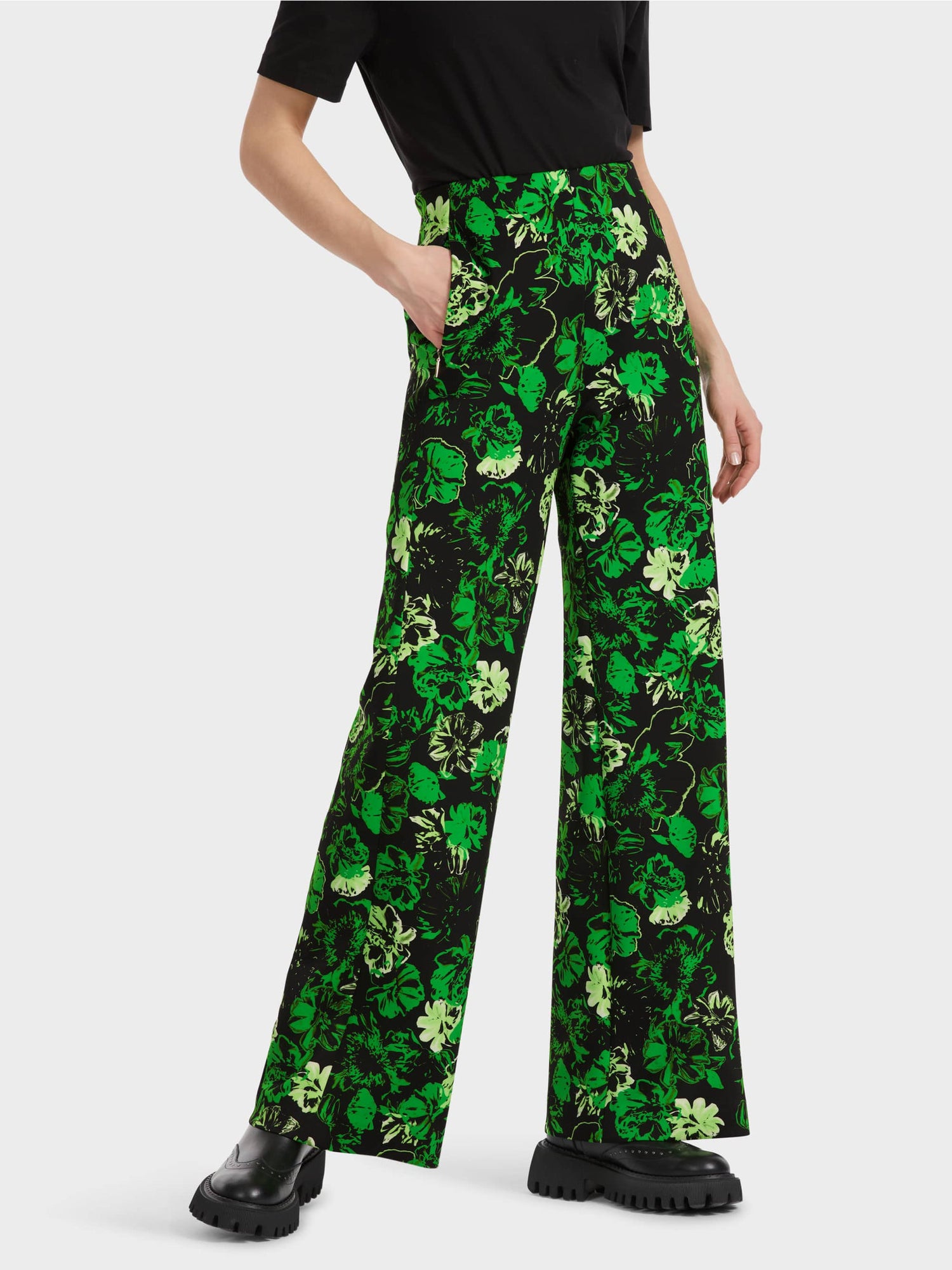 Welkom Pants In A Floral Design_VC 81.34 J09_549_05