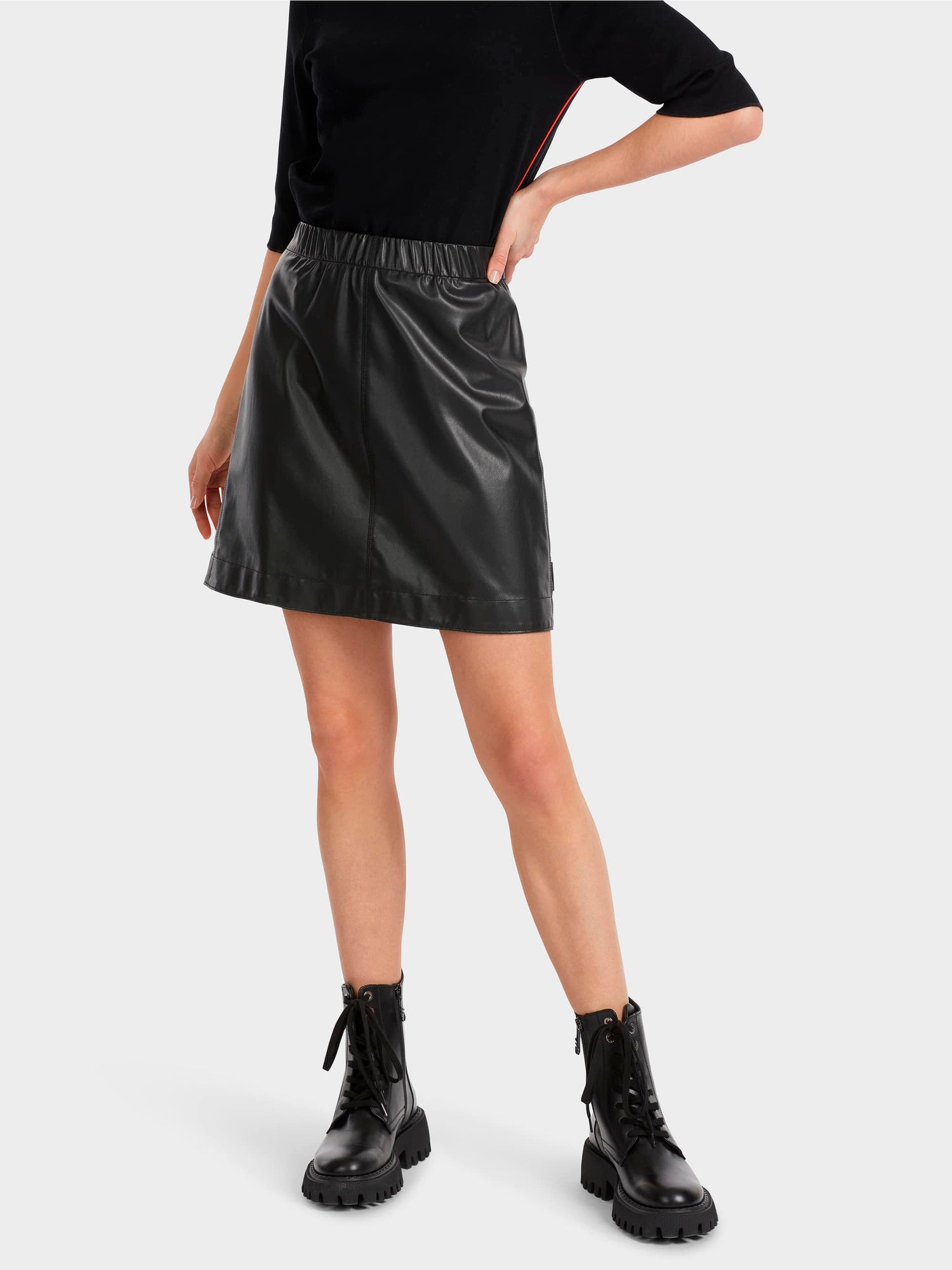 Short Skirt In Fun Leather_VS 31.06 J06_900_04