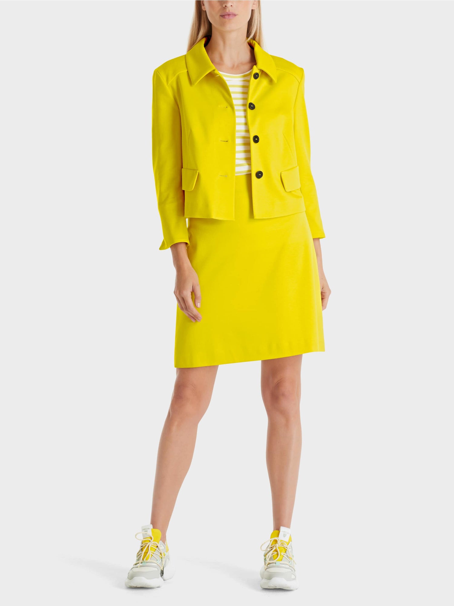 Short Jacket With Sleeve Slits_WA 31.01 J24_431_01