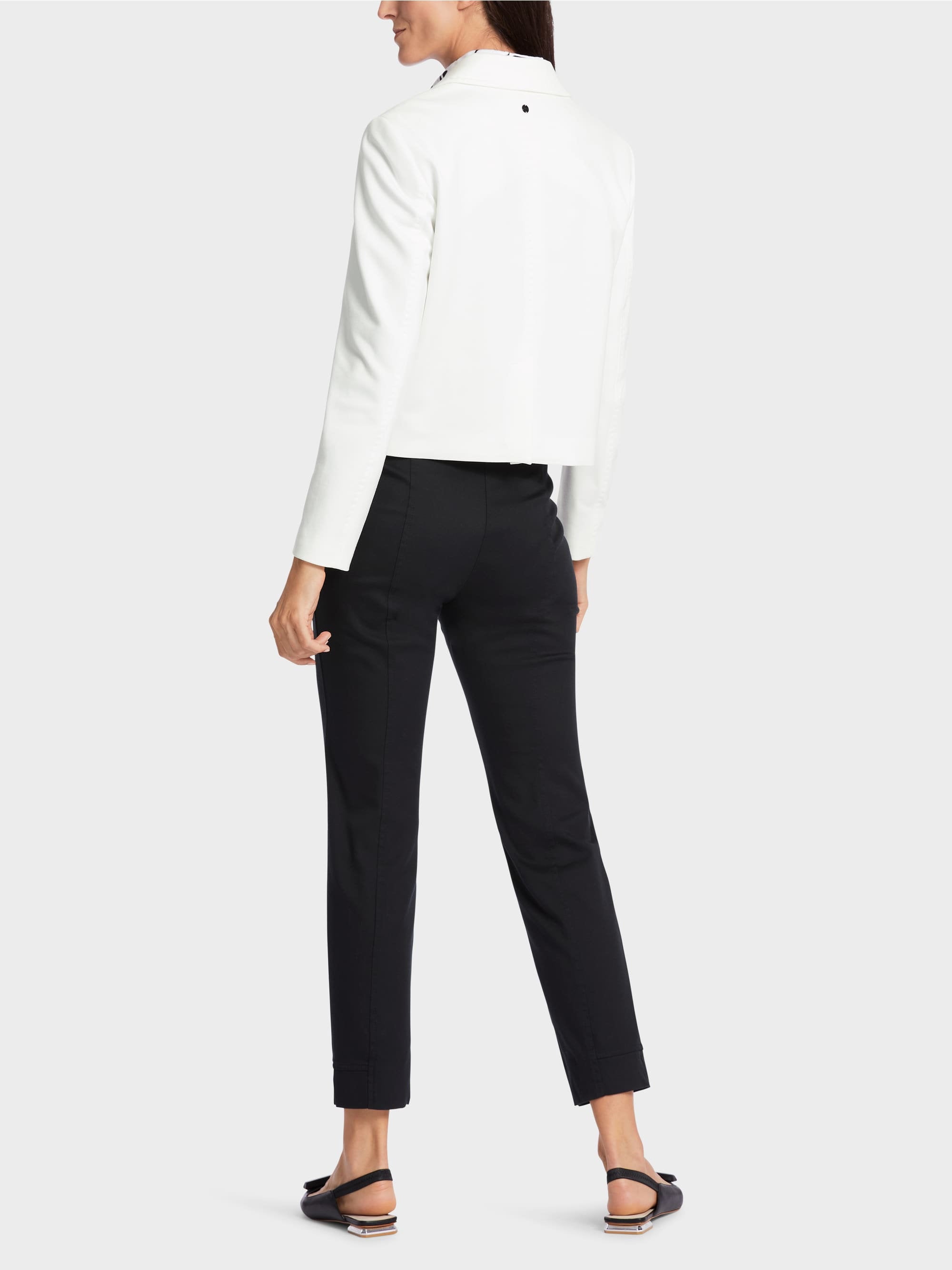Short Blazer With Quilted Edges_WC 31.07 J42_110_02