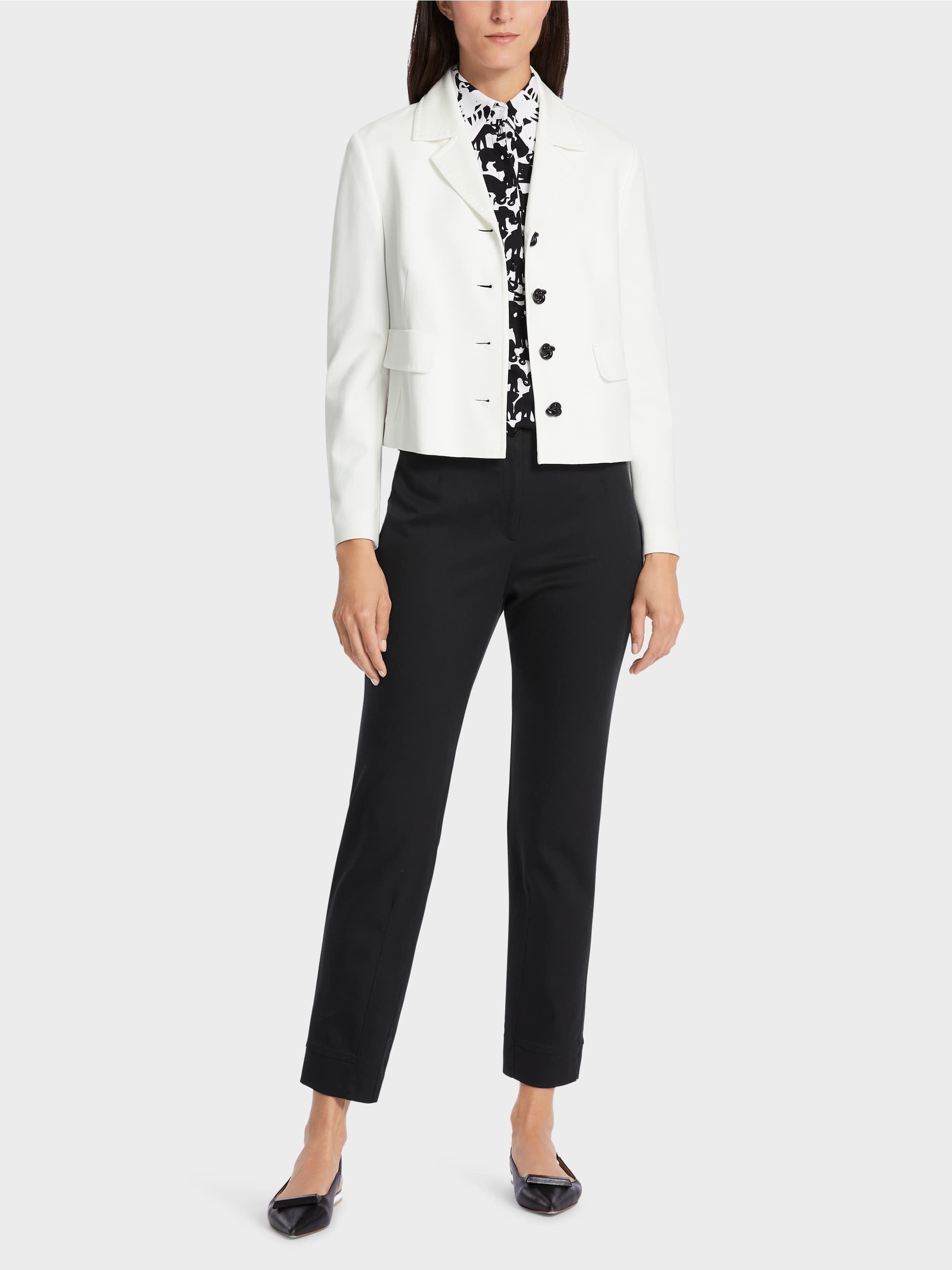 Short Blazer With Quilted Edges_WC 31.07 J42_110_04