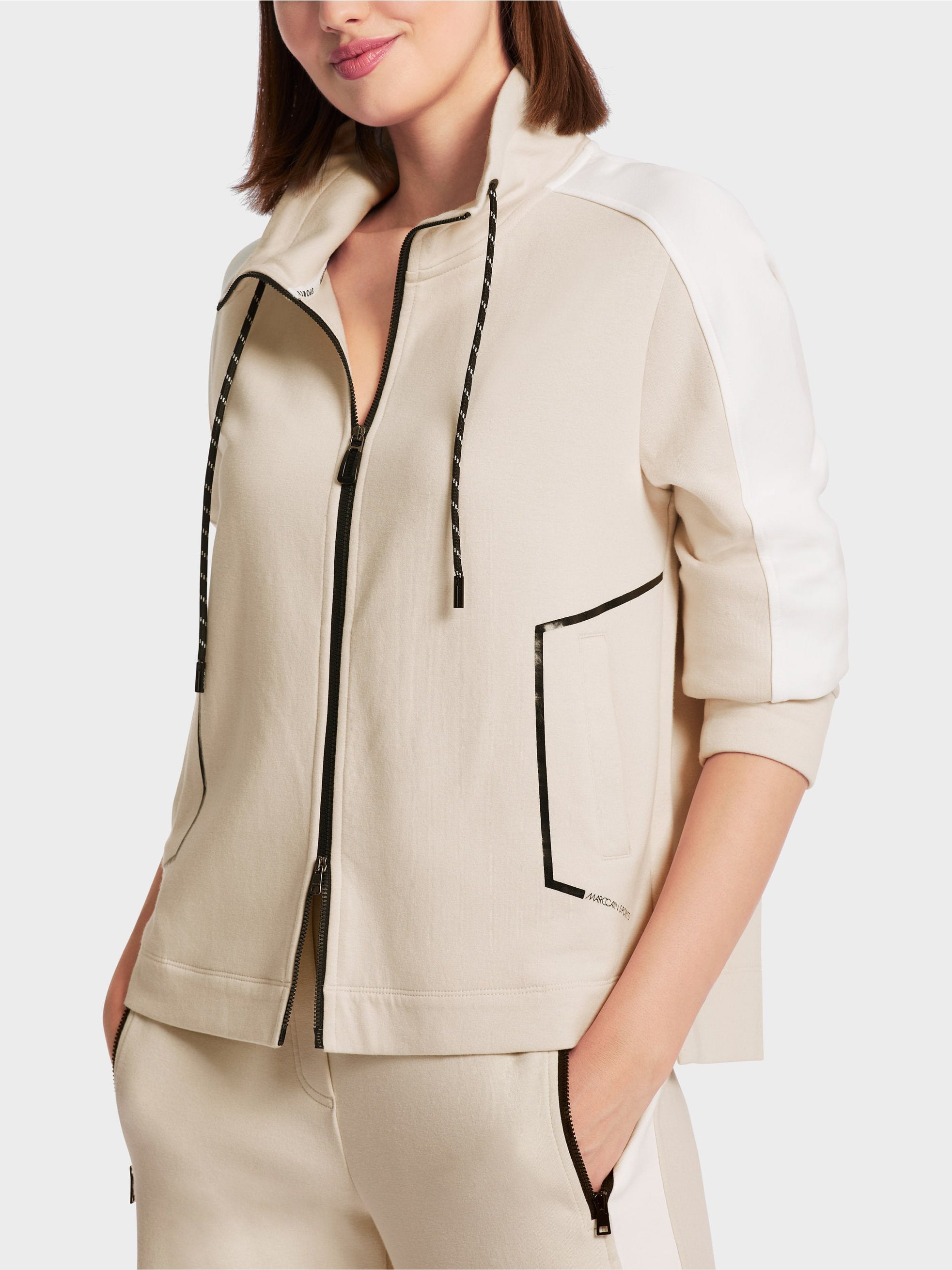 Sporty Zip Jacket With Stand-Up Collar_WS 31.23 J09_117_07