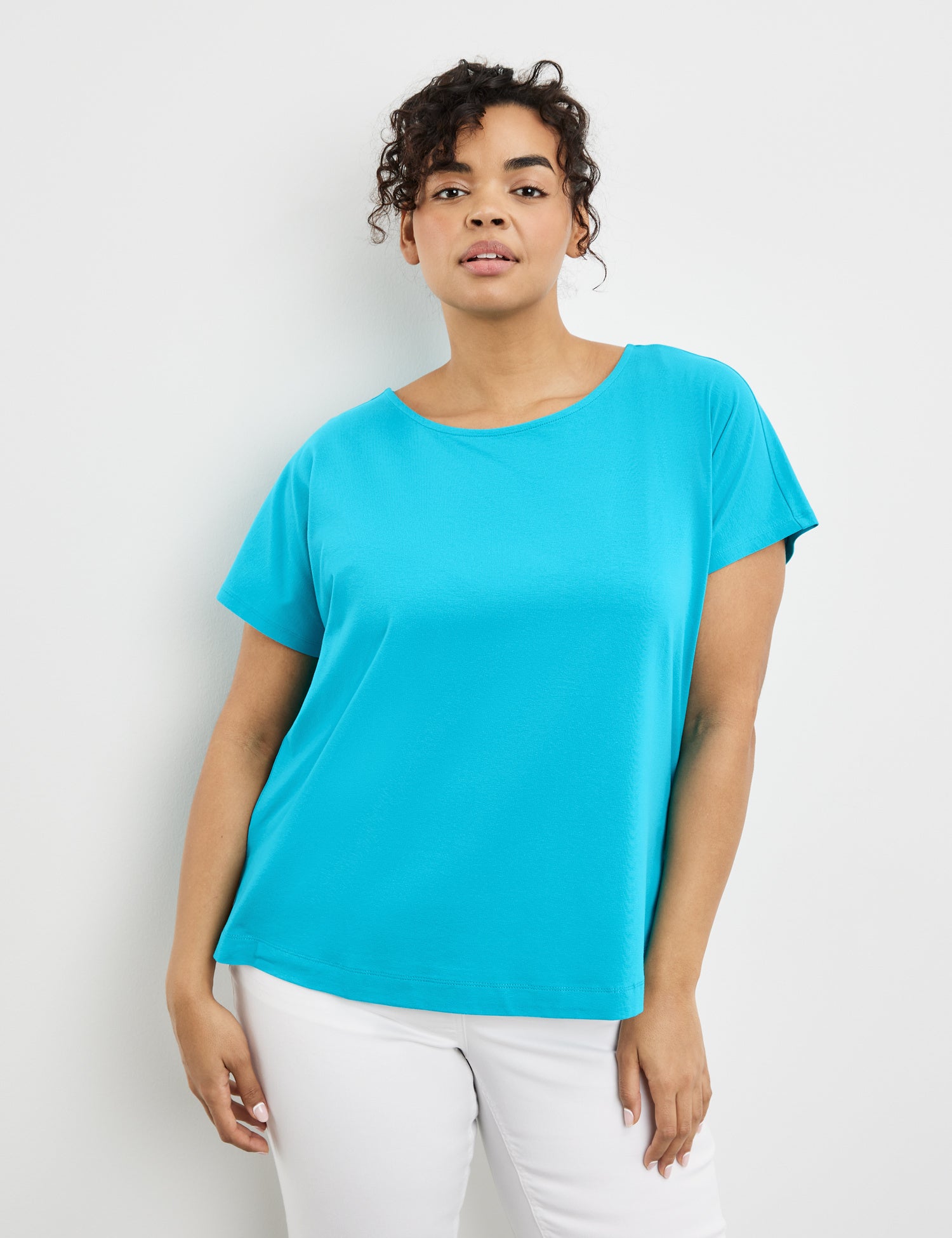 Basic T-Shirt With A Back Pleat