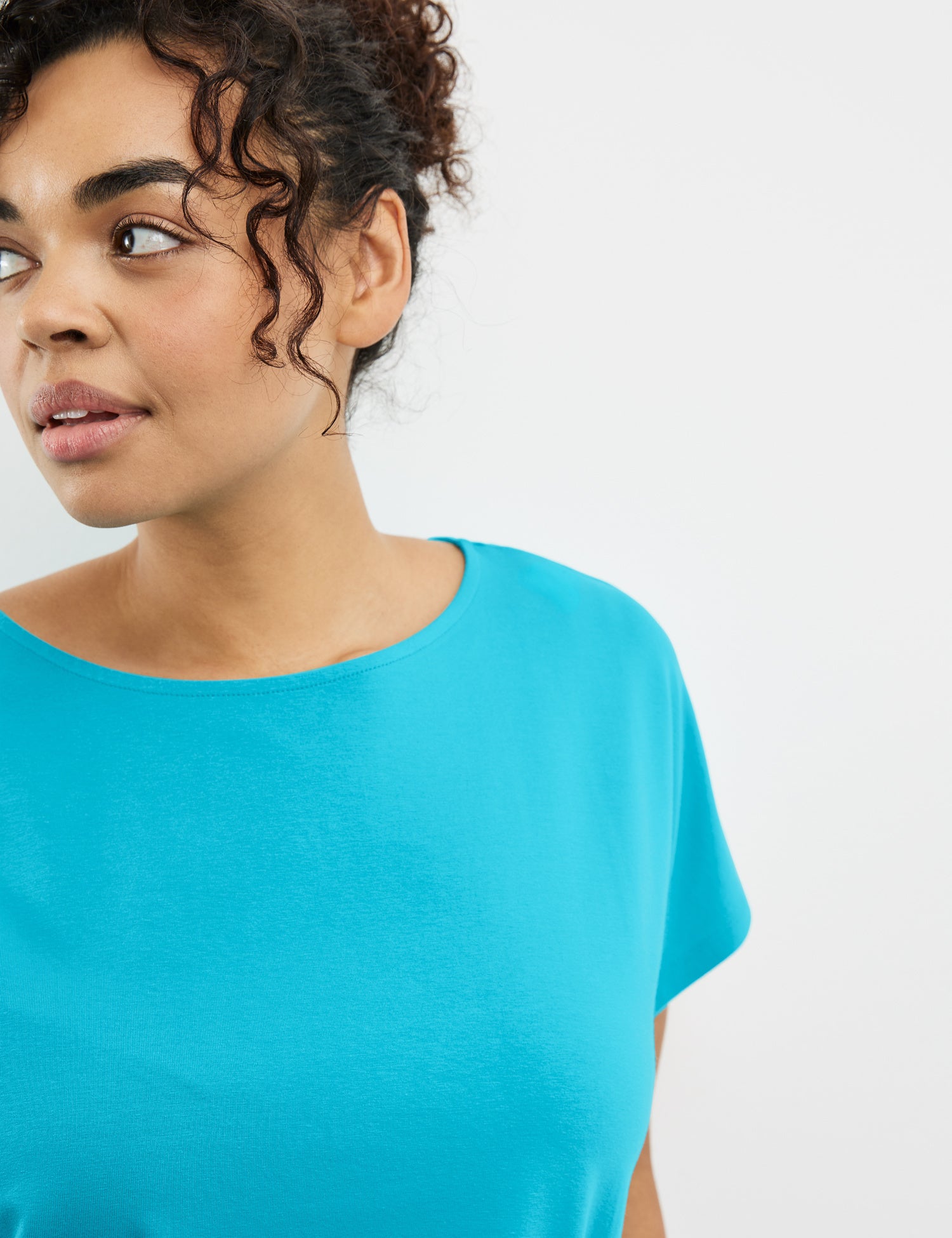 Basic T-Shirt With A Back Pleat