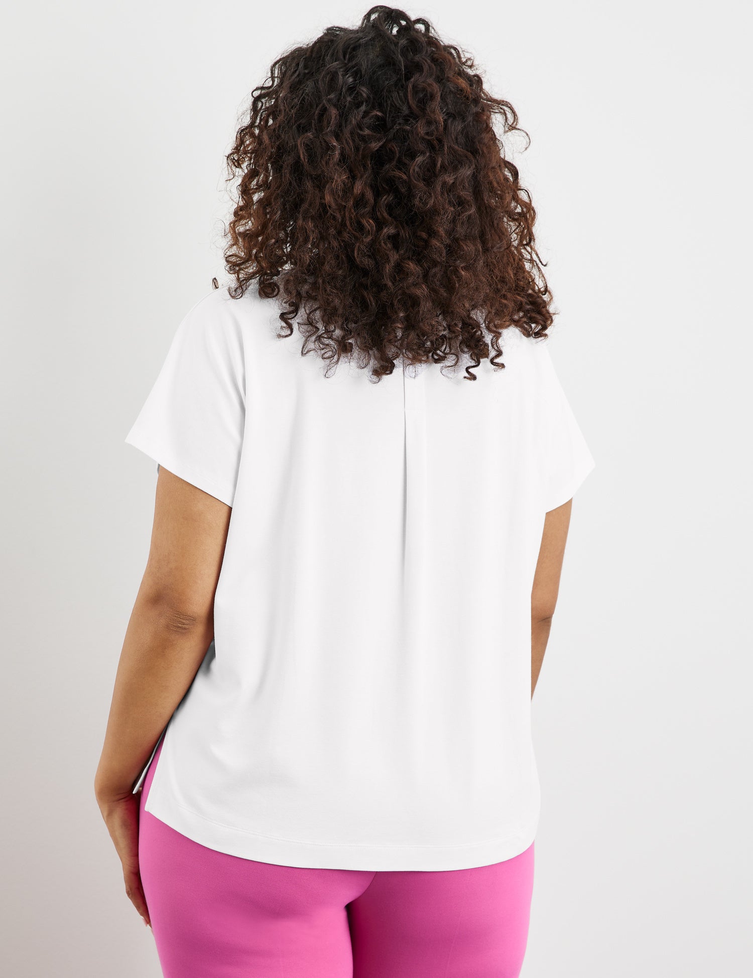 Basic T-Shirt With A Back Pleat