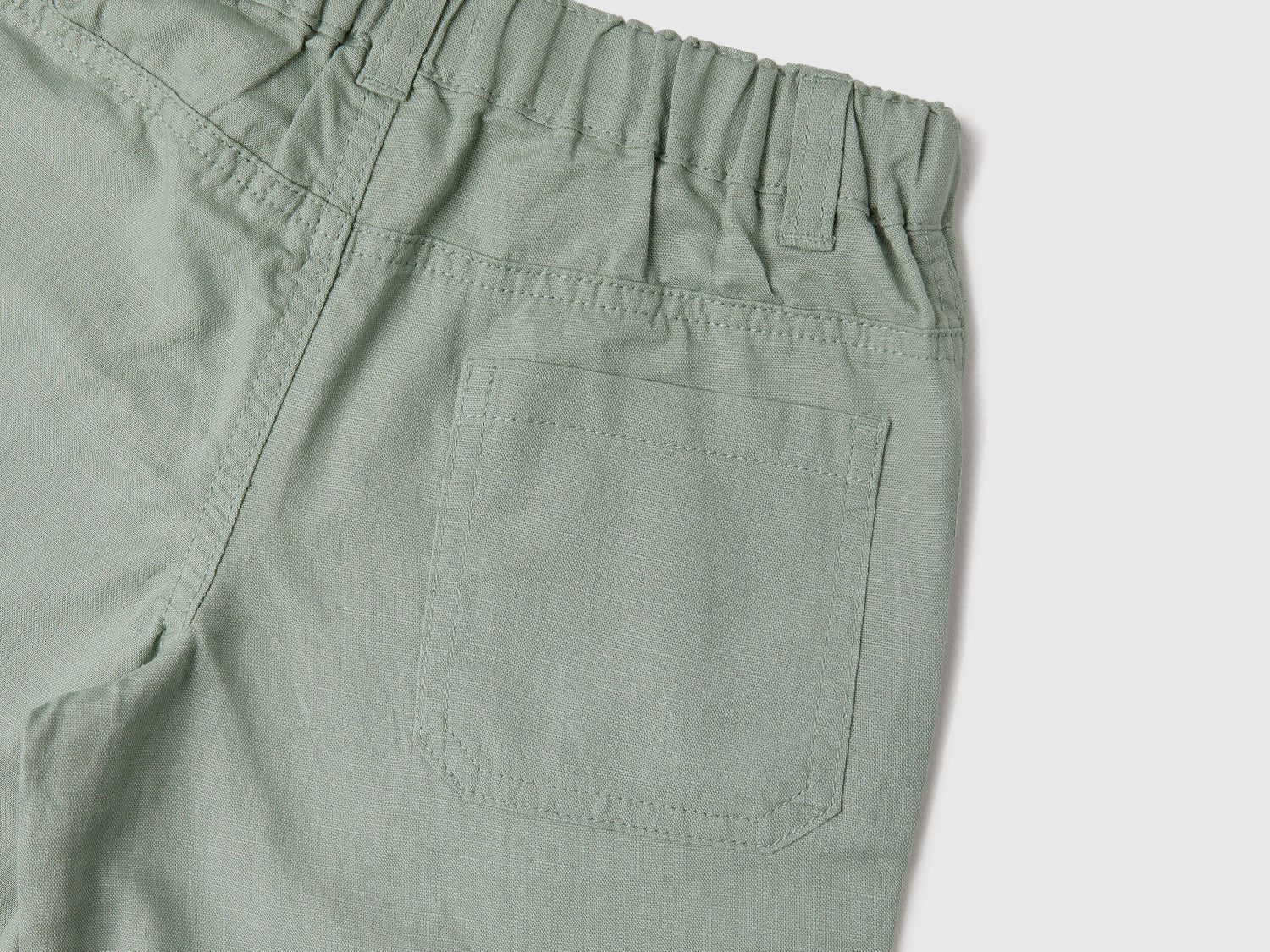 Bermudas In Linen Blend With Turn-Ups